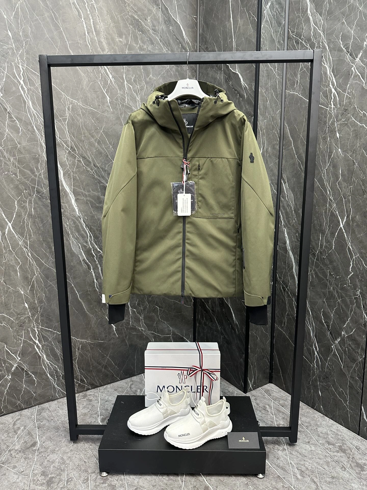 Snug Moncler Down Jackets 145737