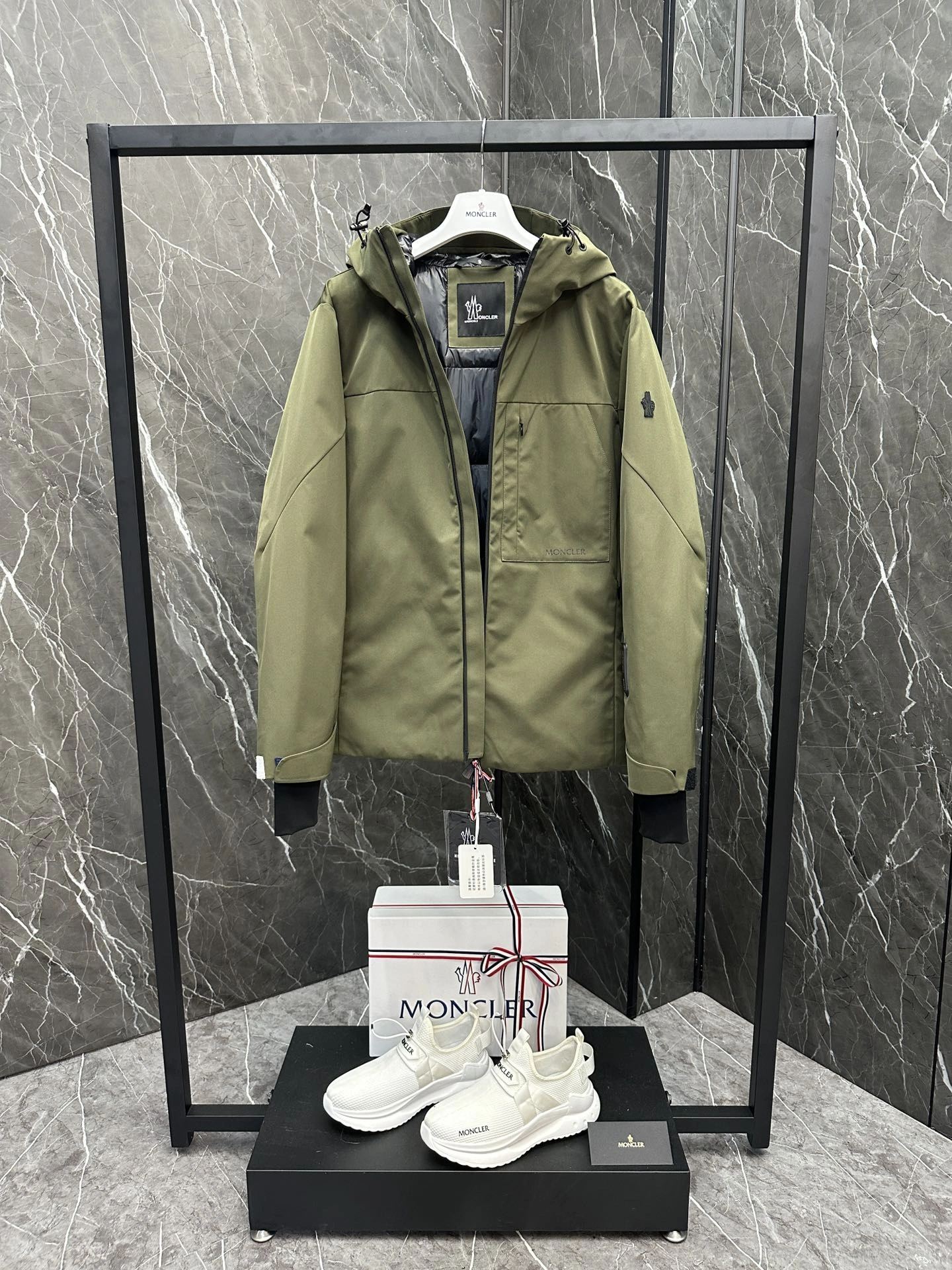 Snug Moncler Down Jackets 145737