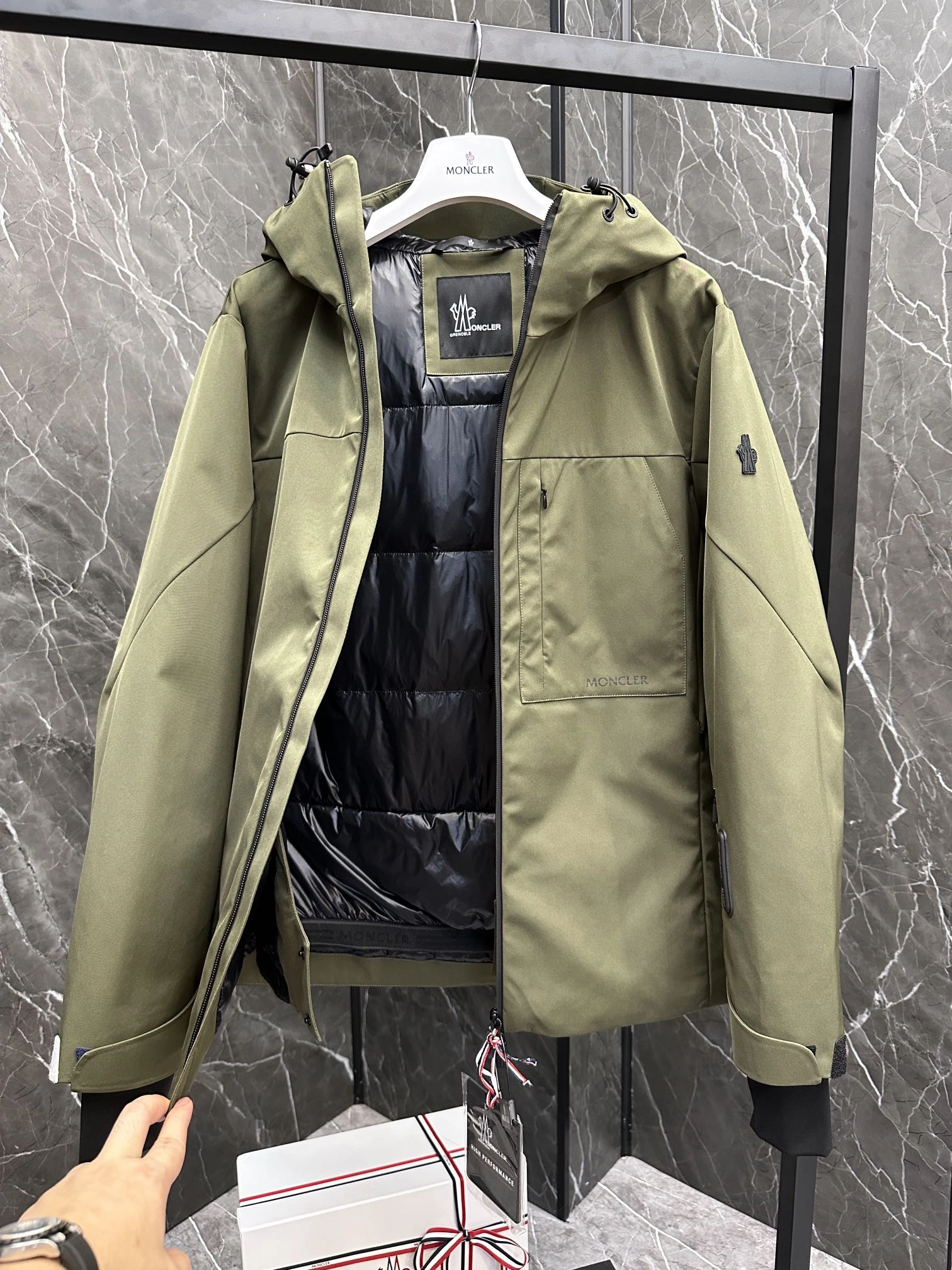 Snug Moncler Down Jackets 145737