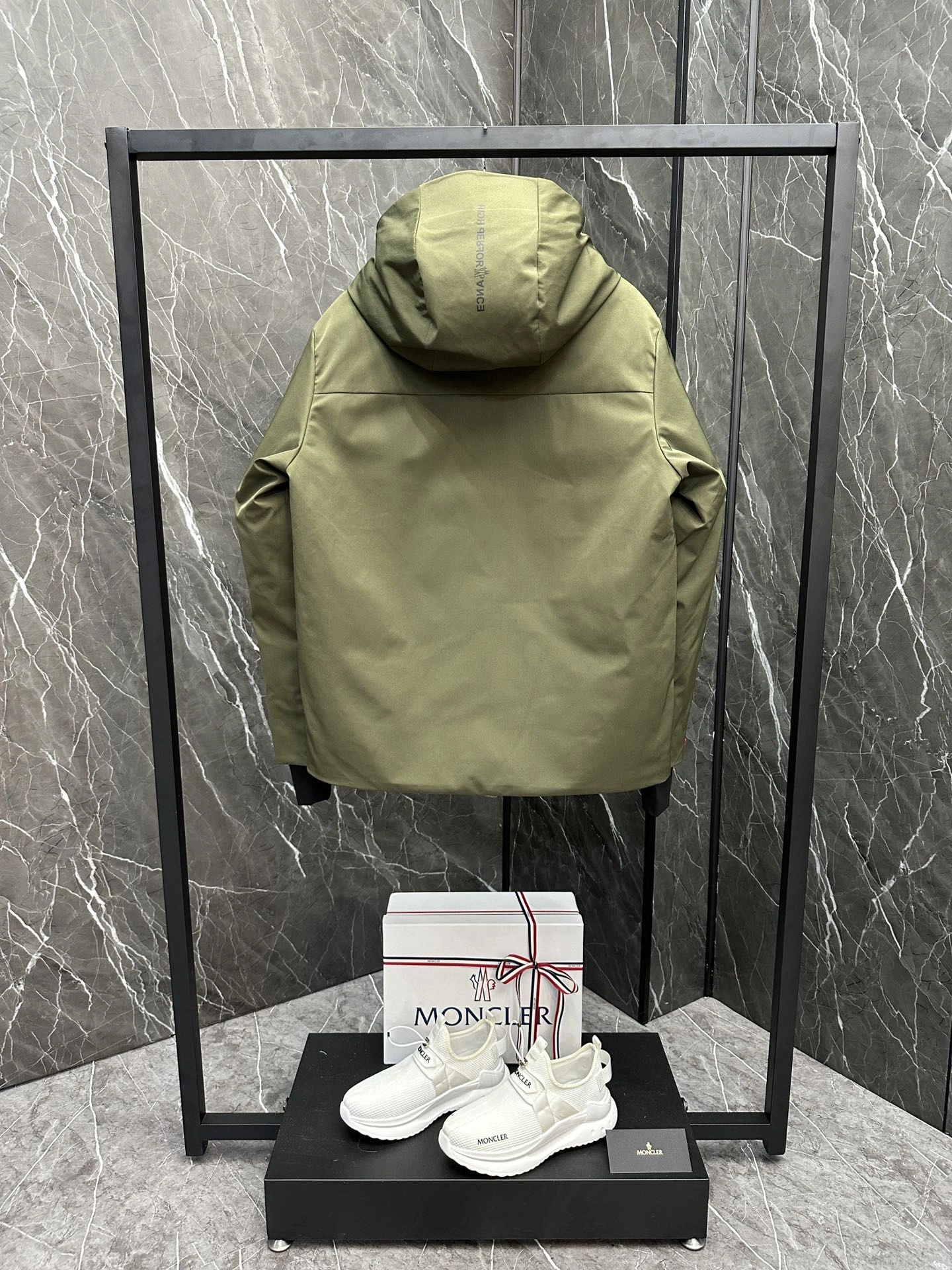 Snug Moncler Down Jackets 145737