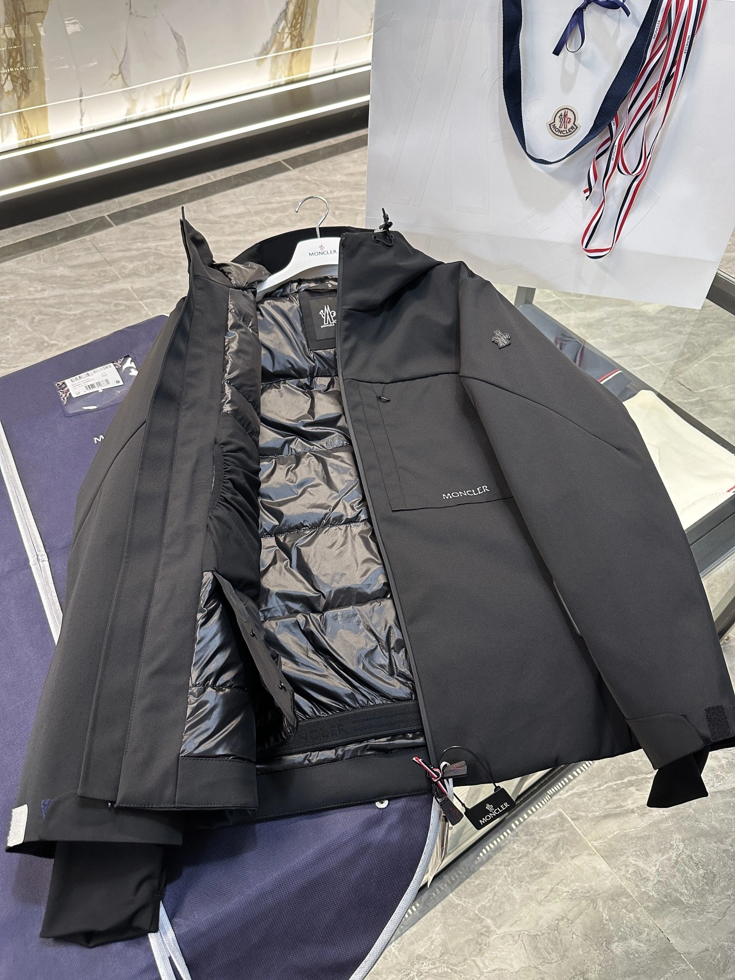Classic Moncler Down Jackets 145728