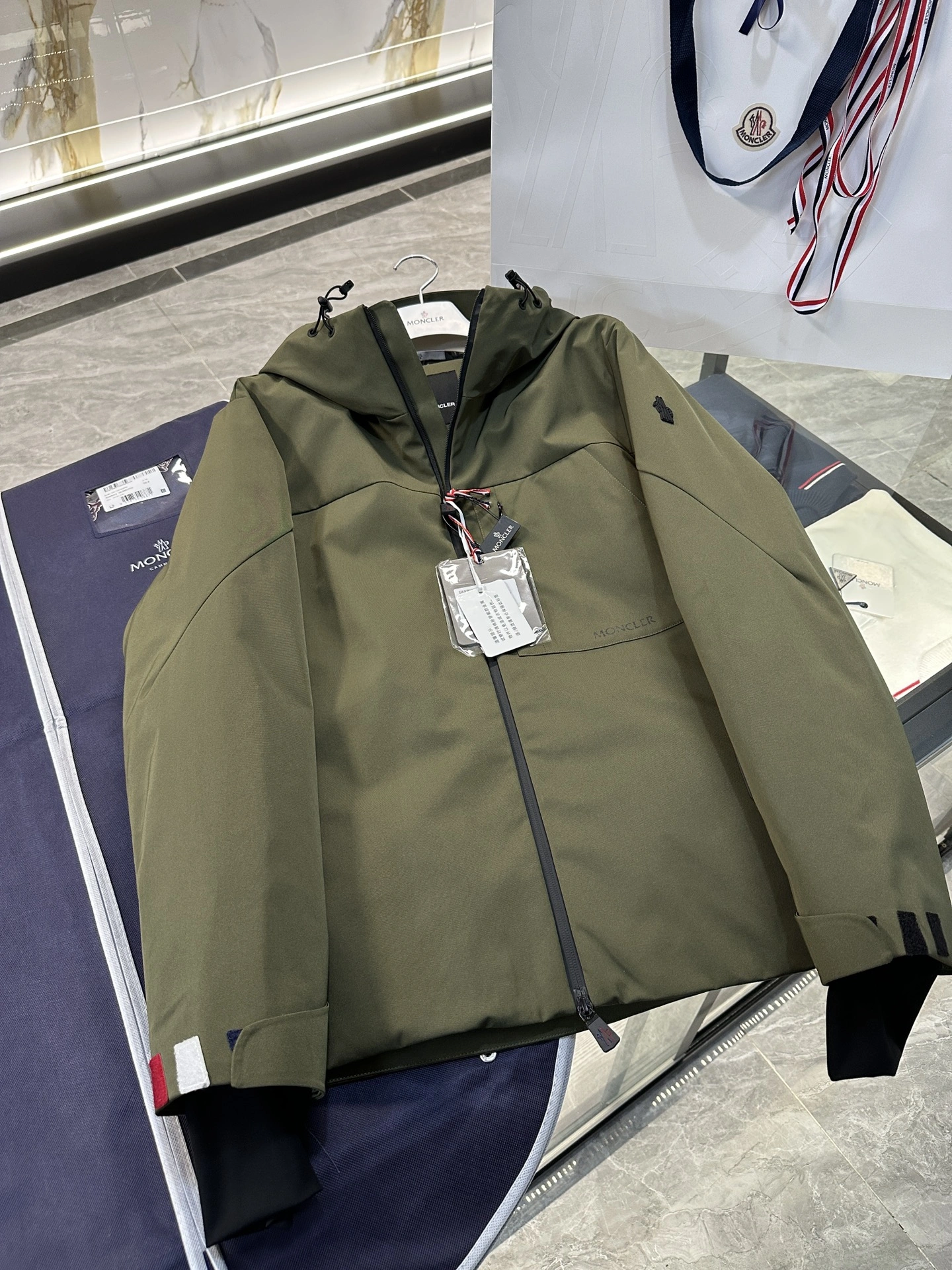 Sporty Moncler Down Jackets 145729