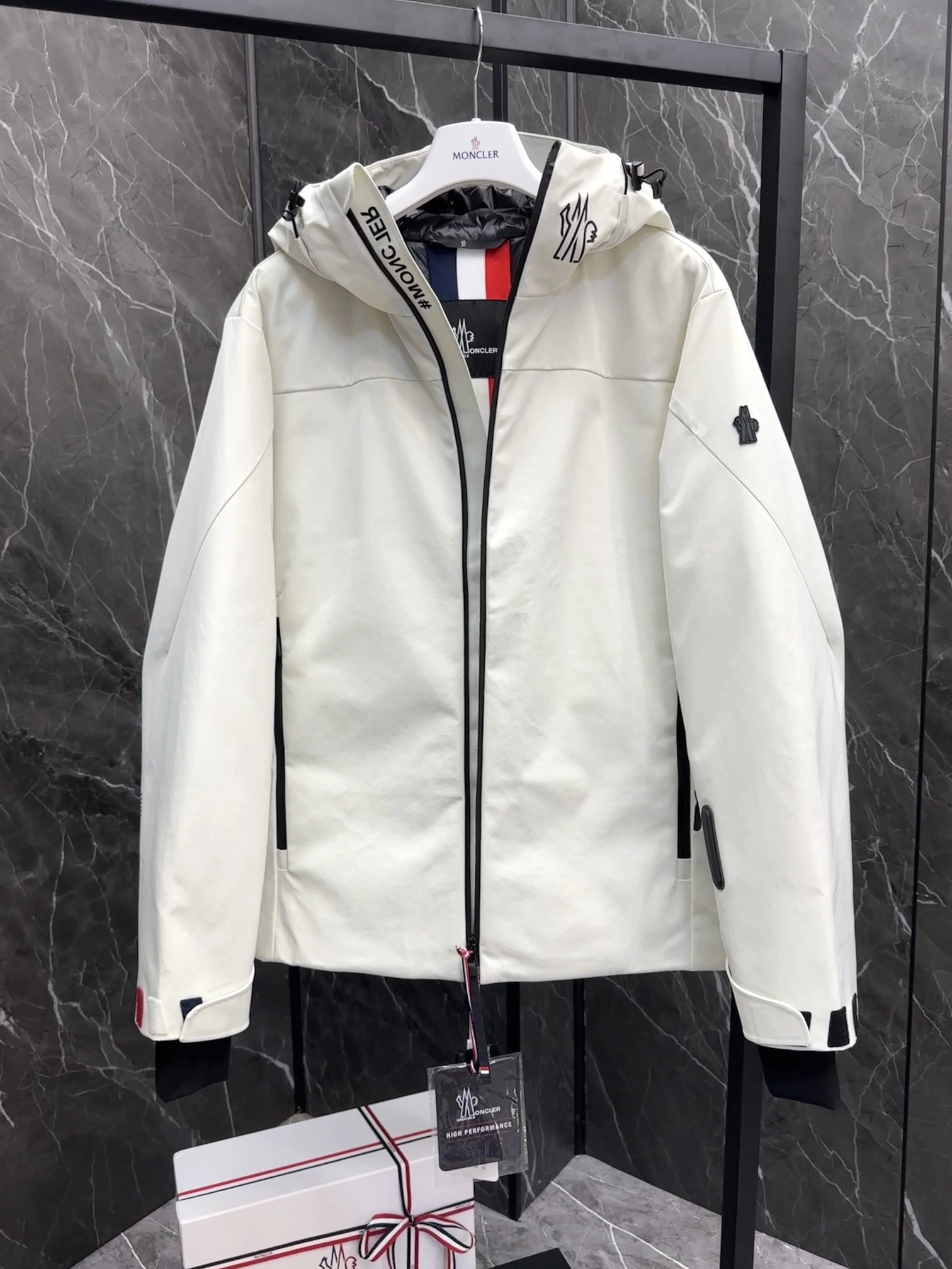 Moncler Down Jackets OdorResistant 145725