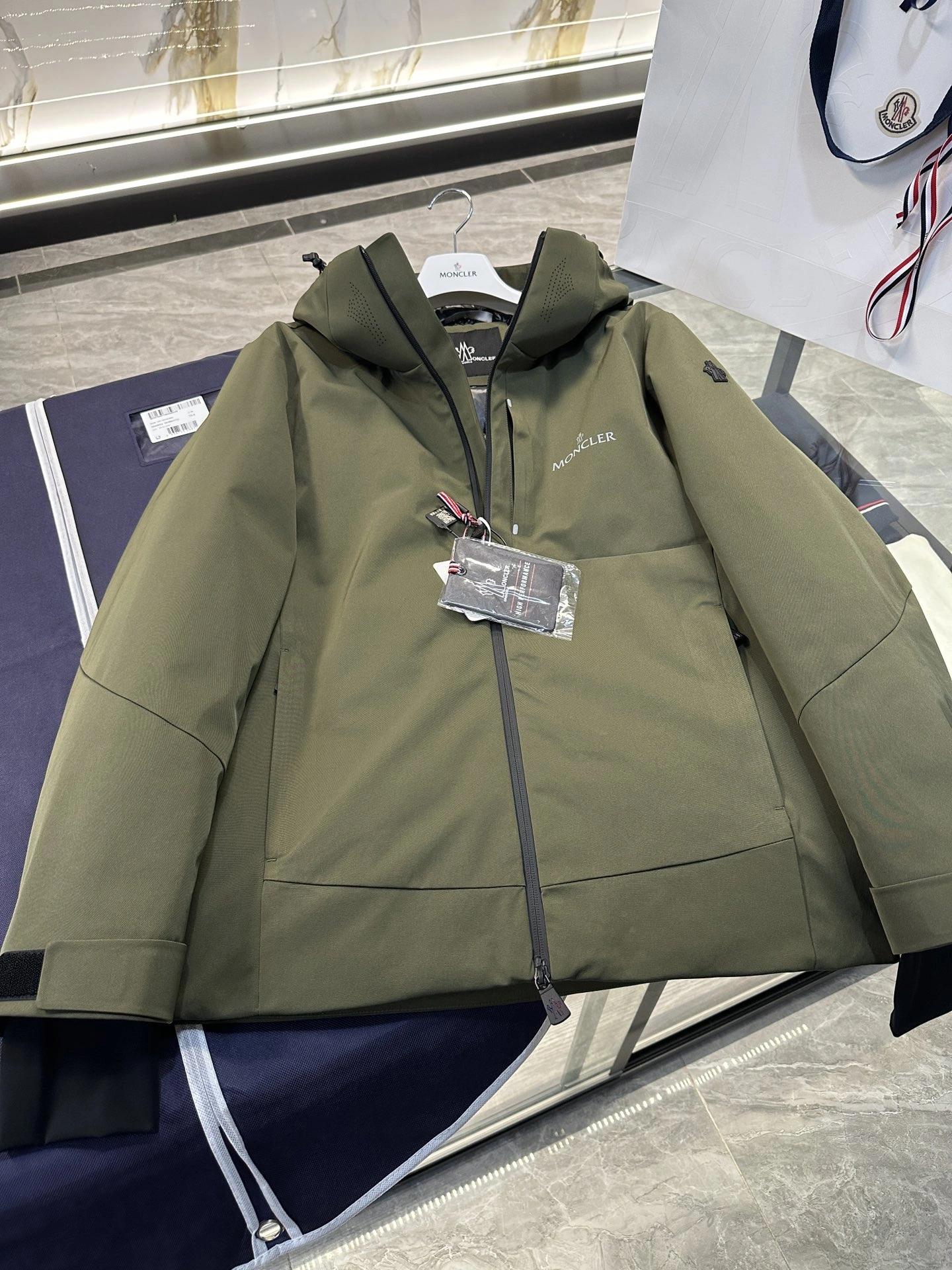 ZipUp Moncler Down Jackets 145709