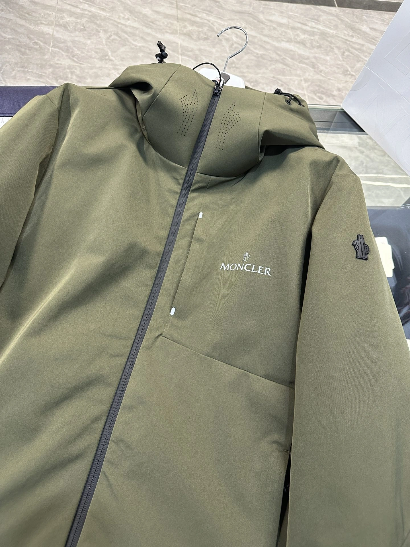 ZipUp Moncler Down Jackets 145709