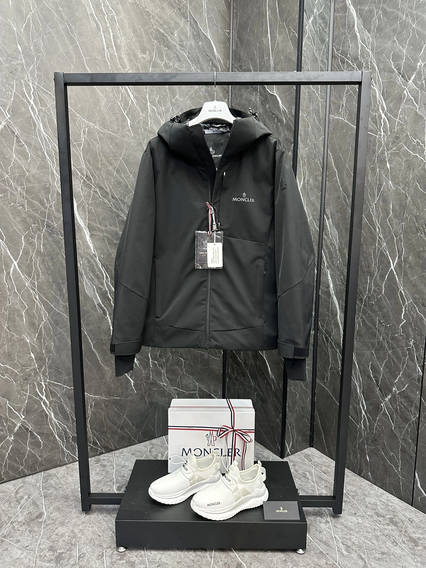 Trendsetting Moncler Down Jackets 145712