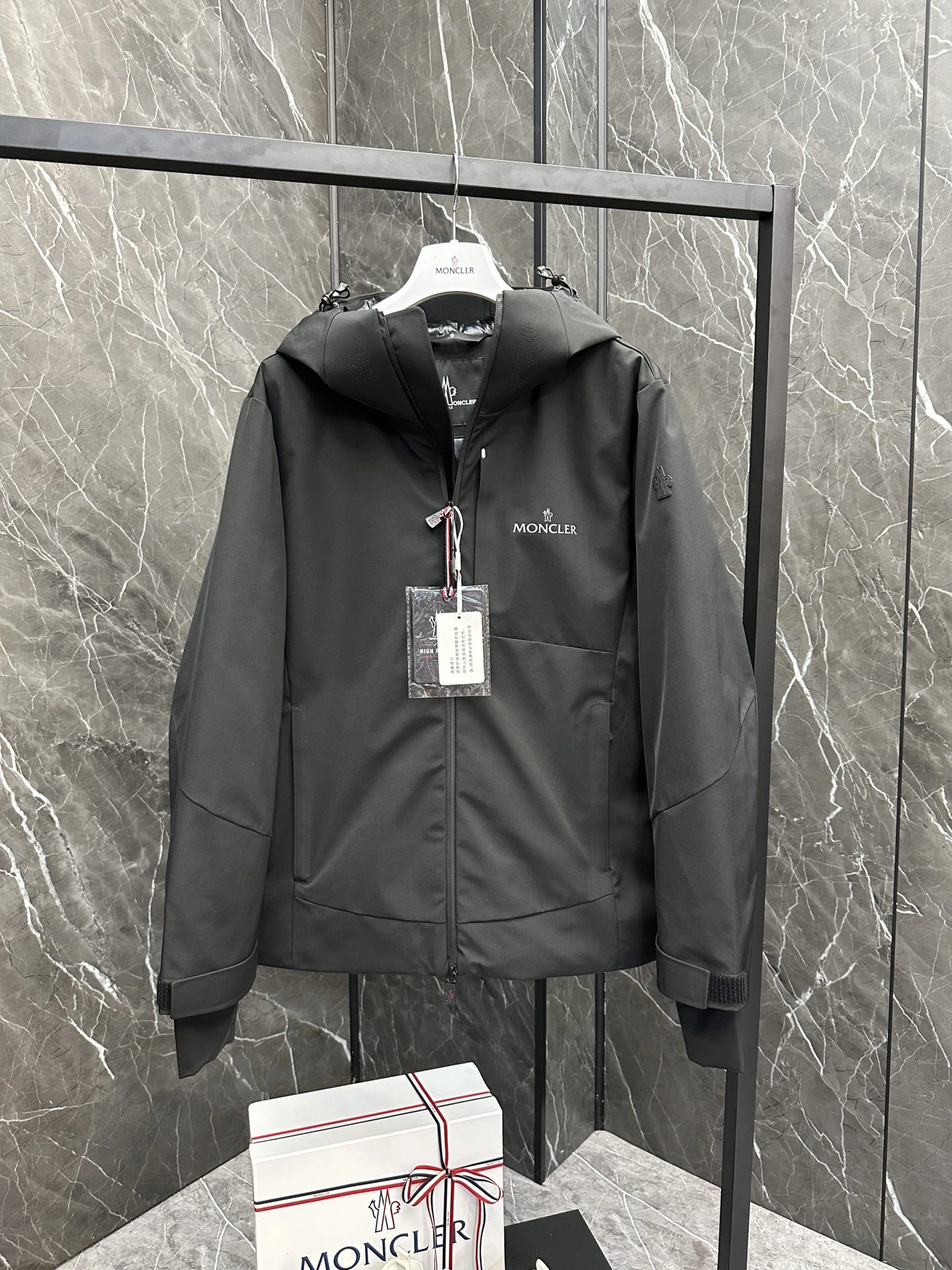 Trendsetting Moncler Down Jackets 145712