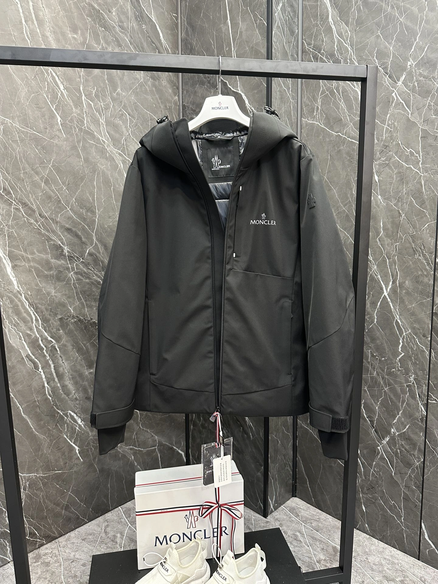 Trendsetting Moncler Down Jackets 145712