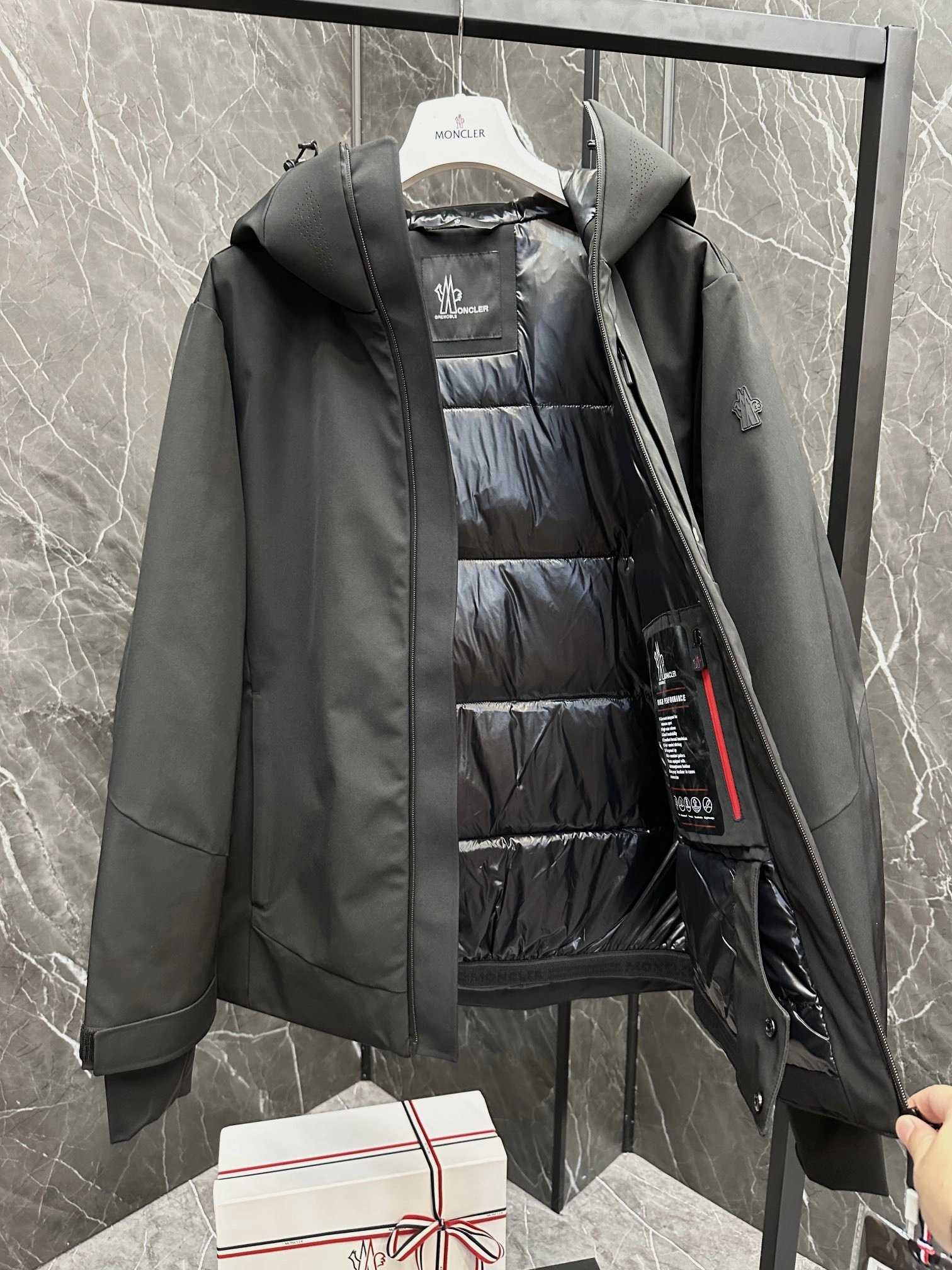 Trendsetting Moncler Down Jackets 145712