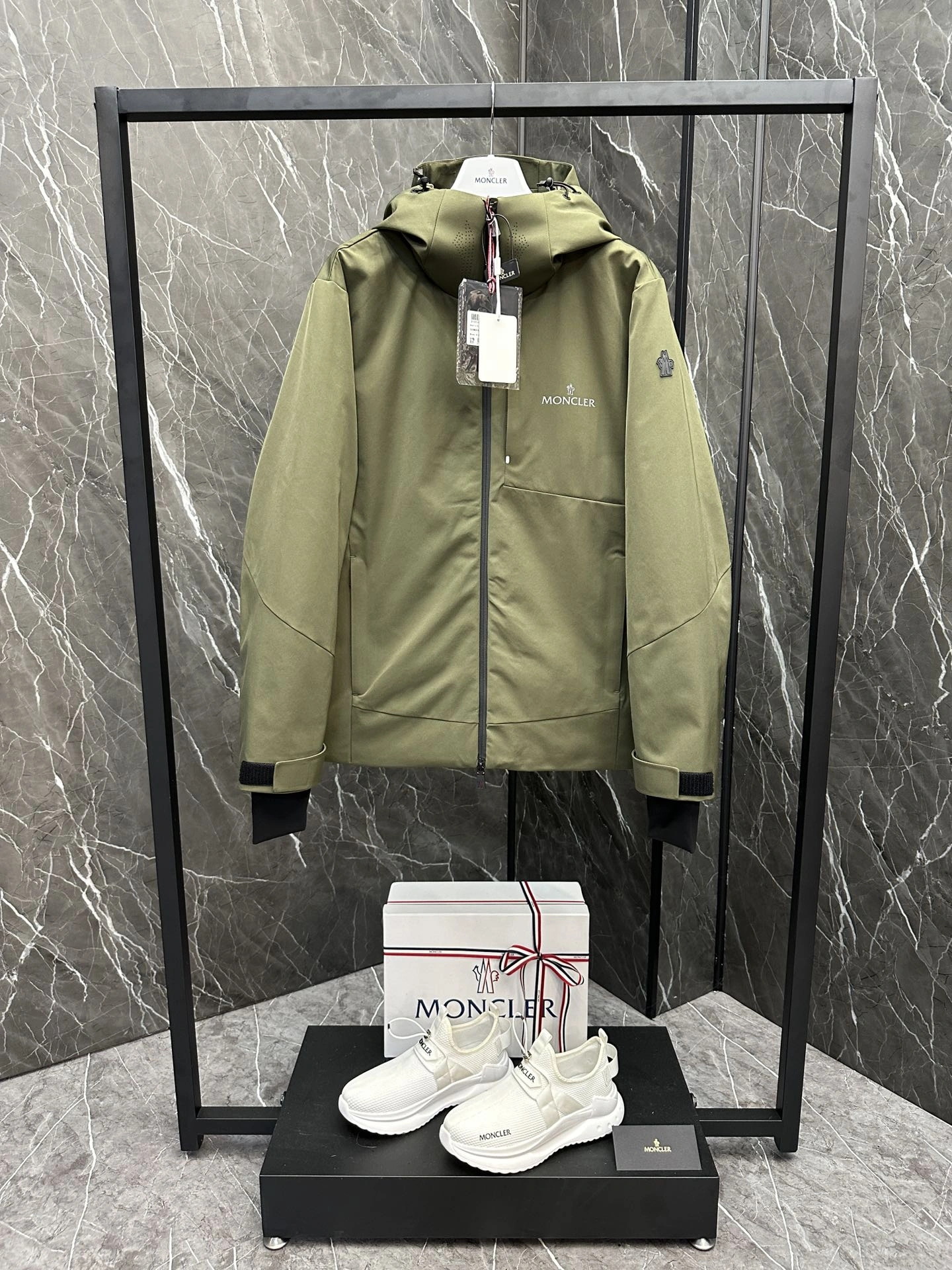 EyeCatching Moncler Down Jackets 145718