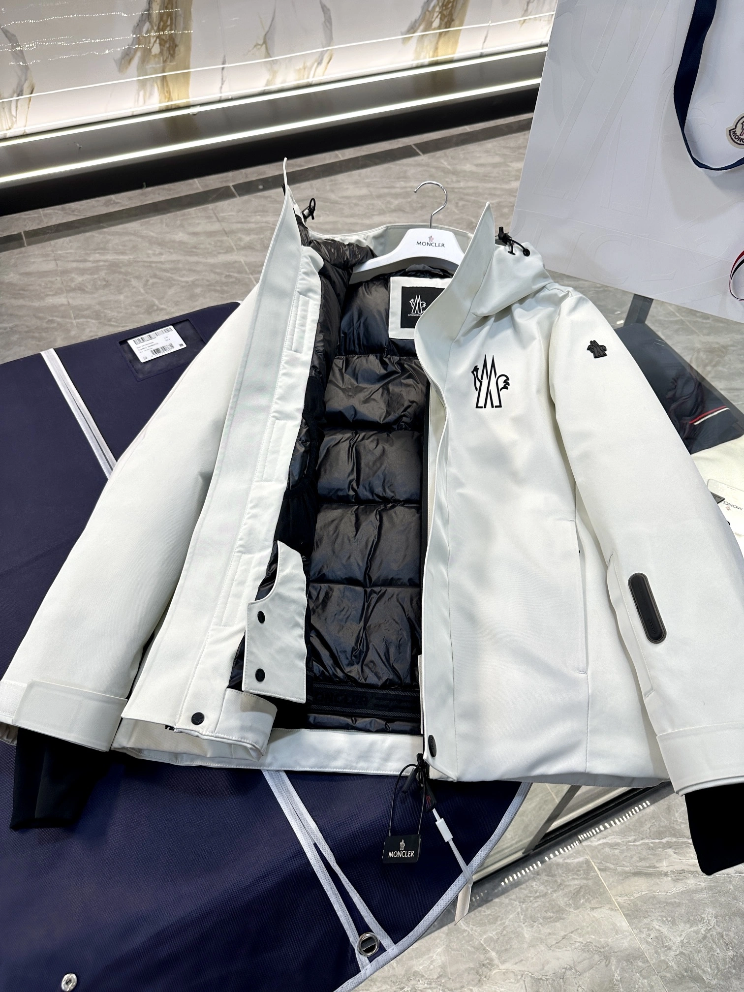 Moncler Down Jackets Youthful 145697