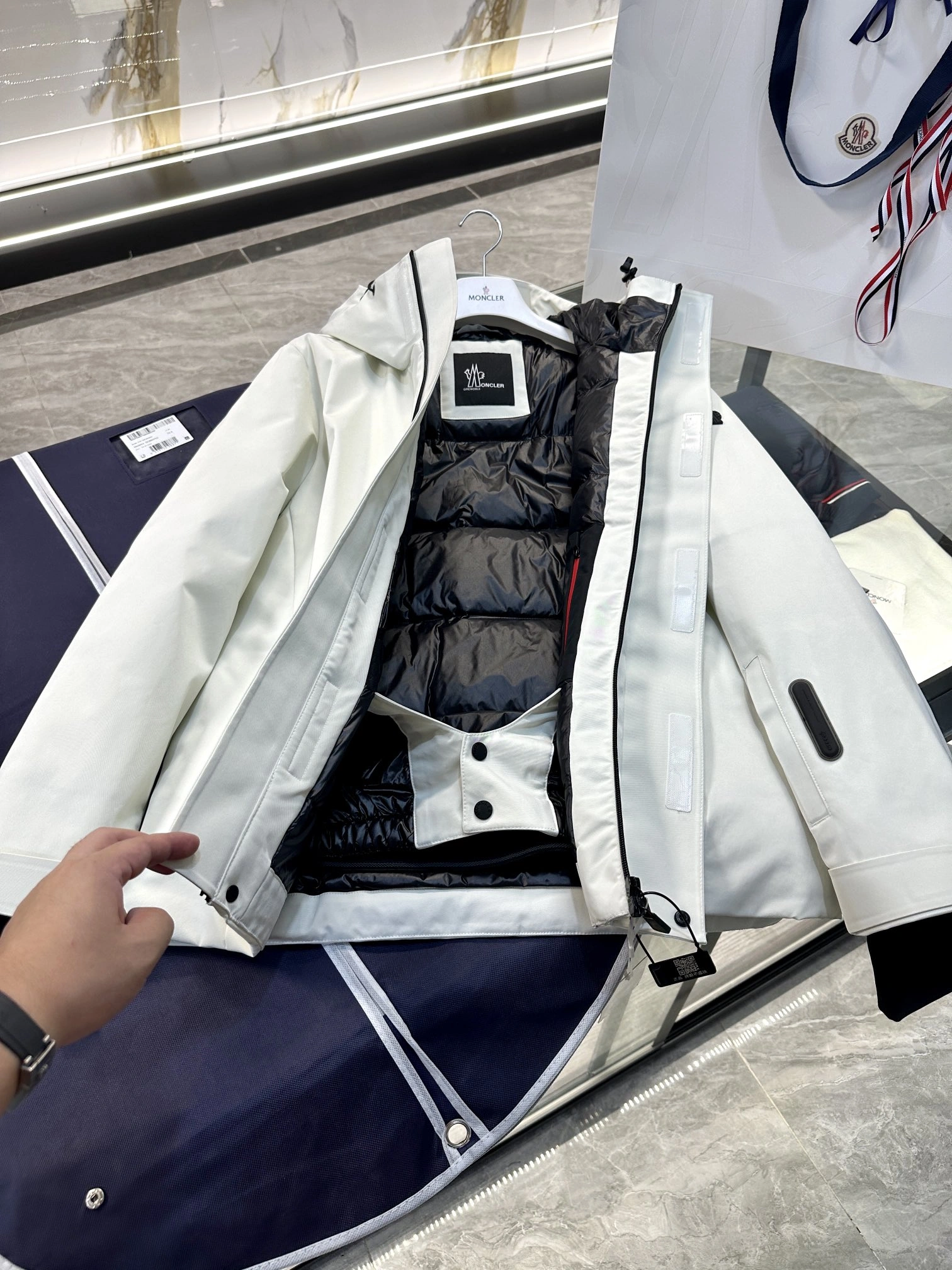 Moncler Down Jackets Youthful 145697