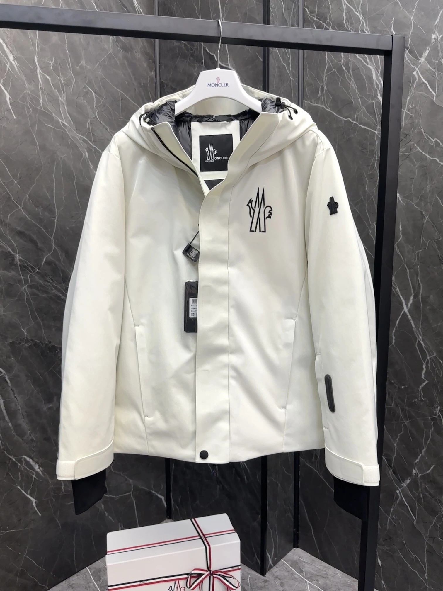 Attractive Moncler Down Jackets 145707