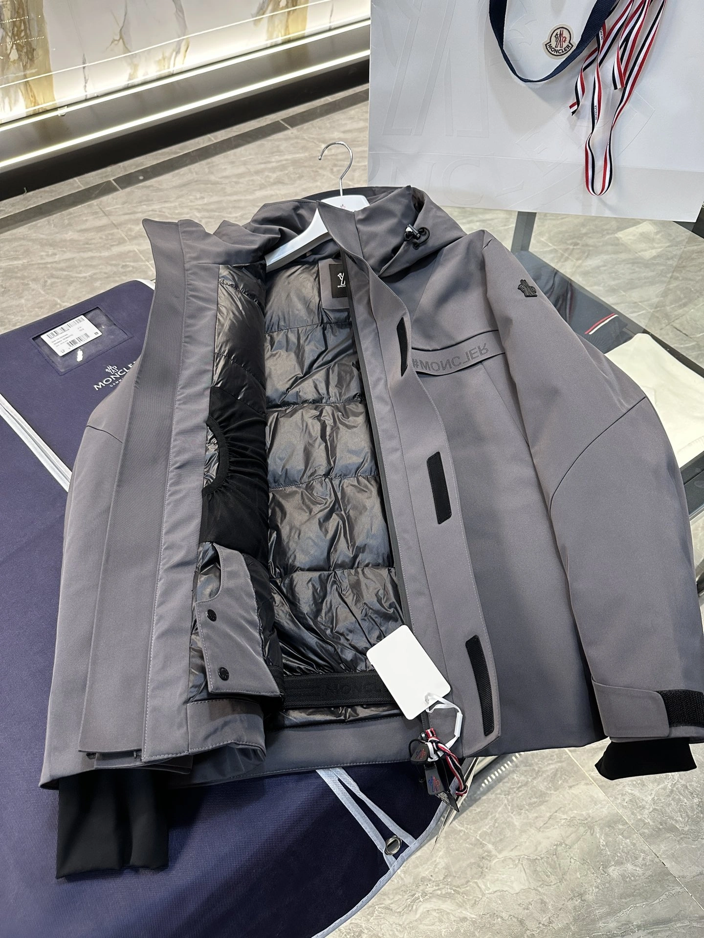 Moncler Down Jackets Unisex 145698