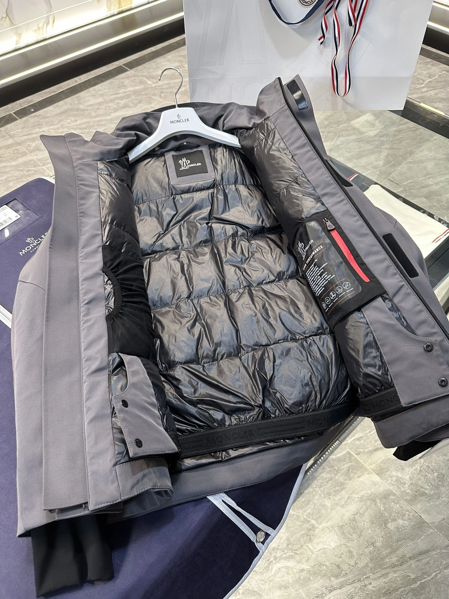 Moncler Down Jackets Unisex 145698