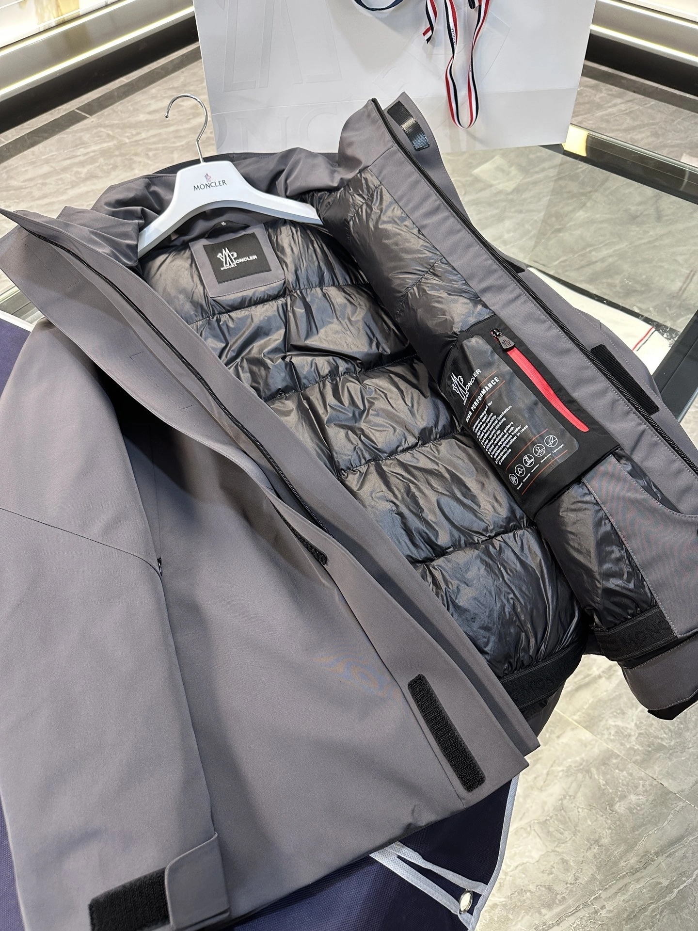 Moncler Down Jackets Unisex 145698