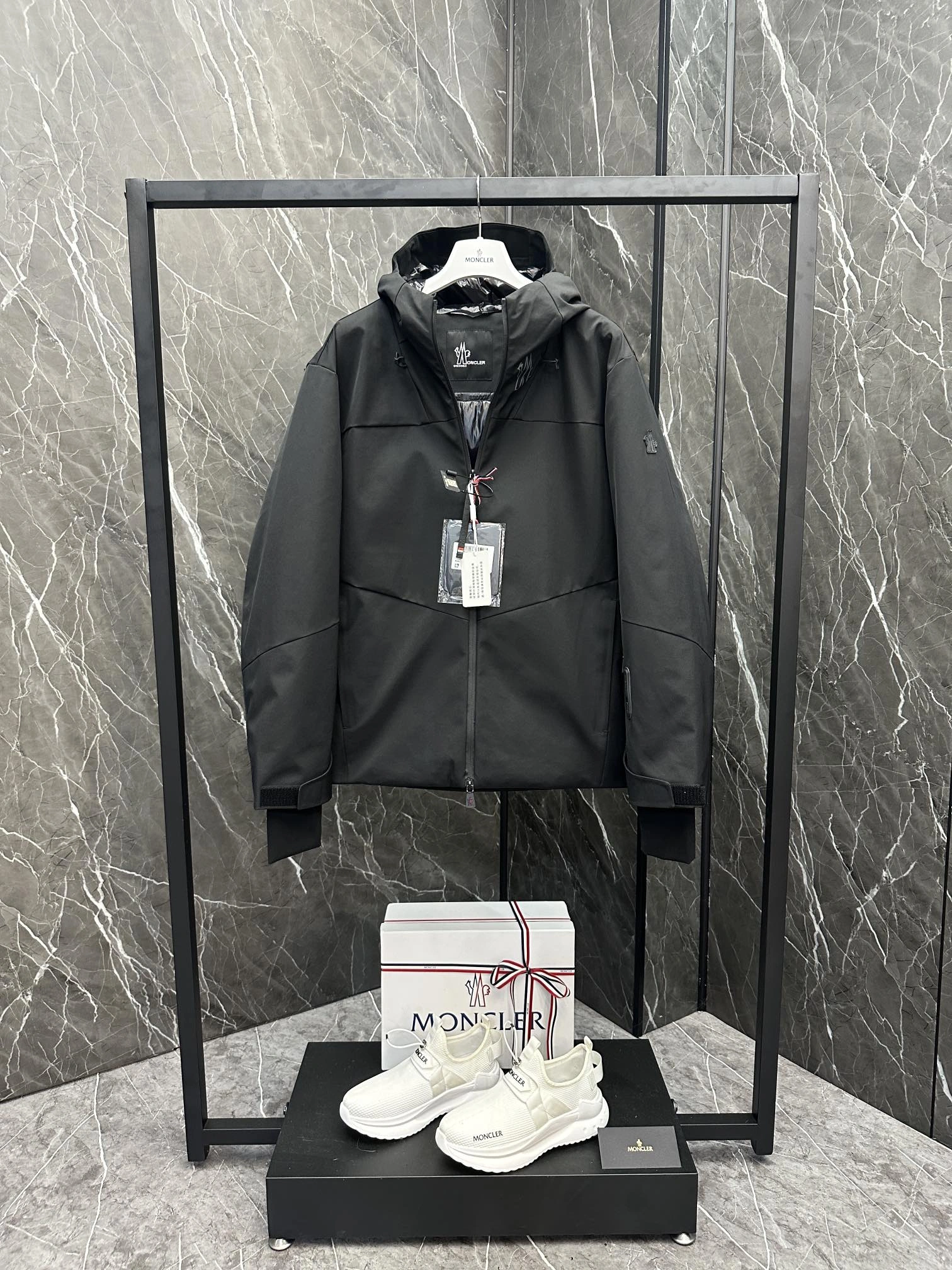 Moncler Down Jackets WrinkleFree 145703