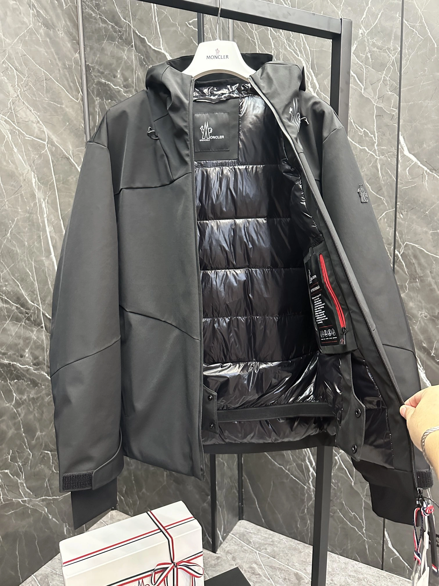 Moncler Down Jackets WrinkleFree 145703