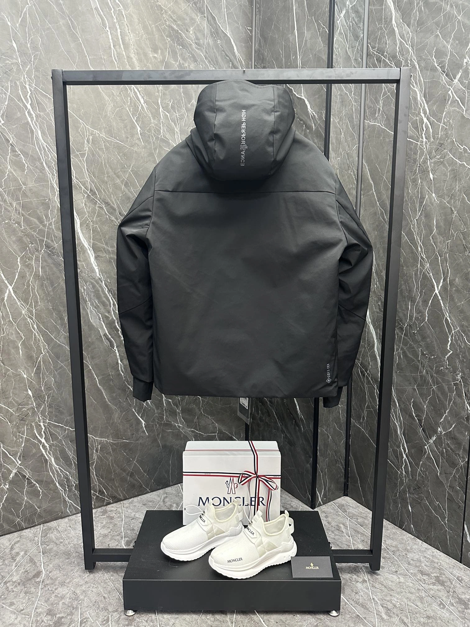 Moncler Down Jackets WrinkleFree 145703