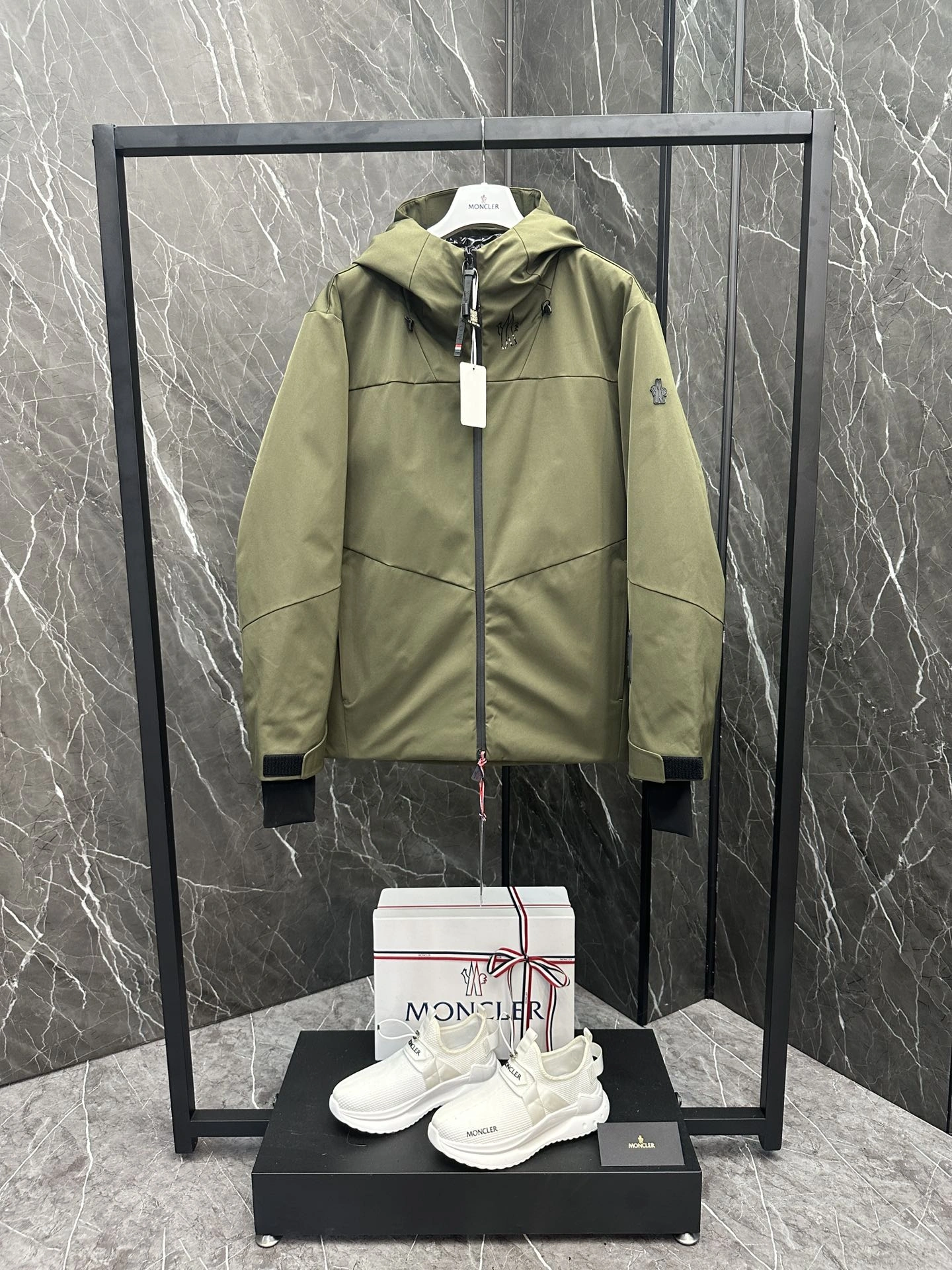Moncler Down Jackets TimelessDesign 145713