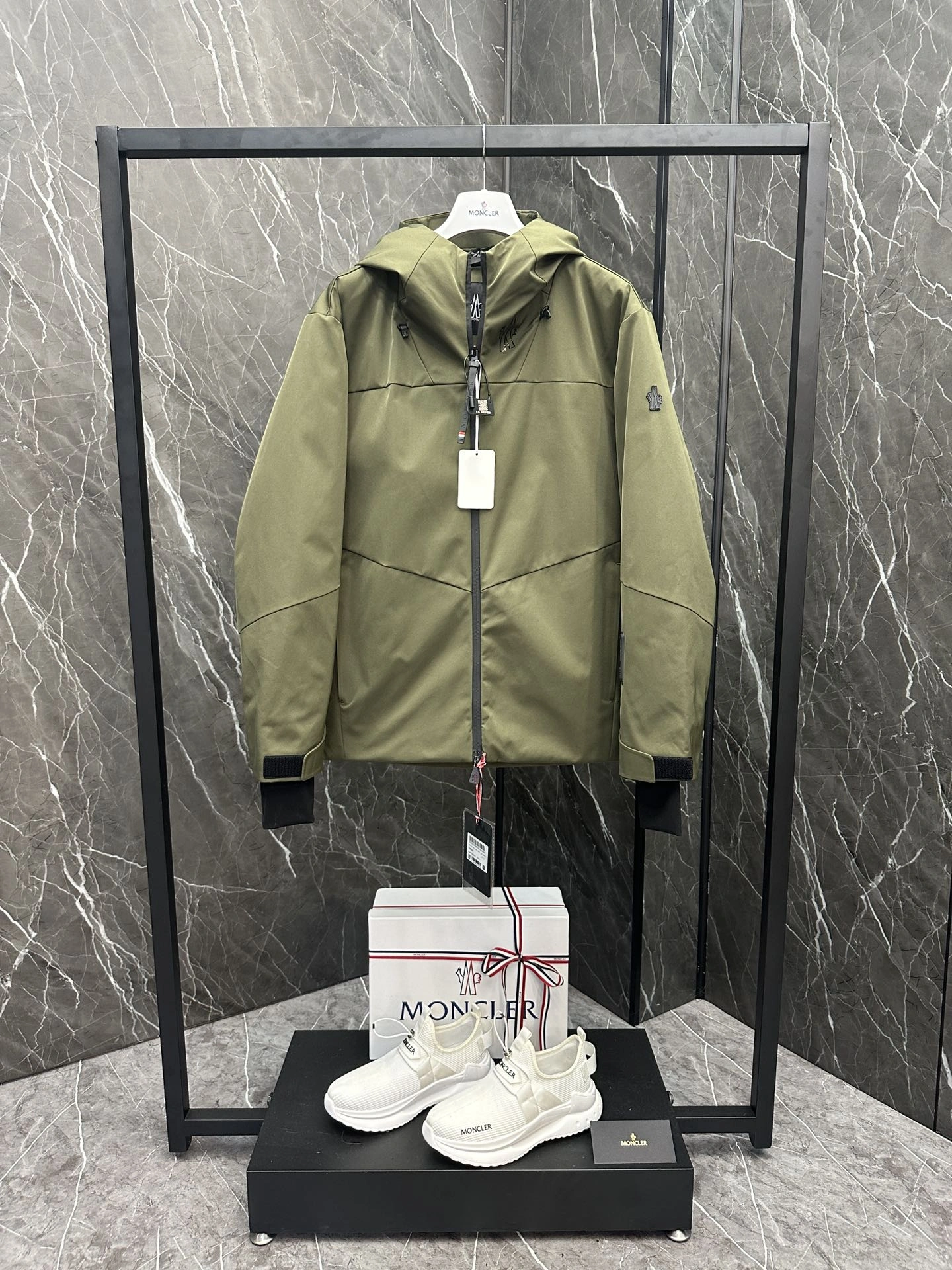 Moncler Down Jackets TimelessDesign 145713