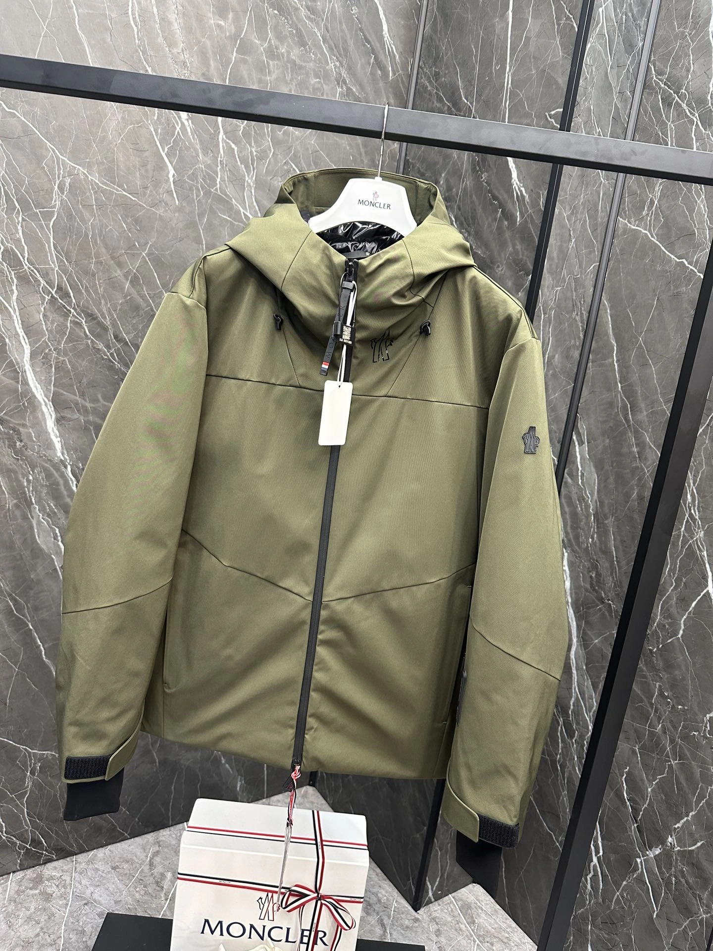 Moncler Down Jackets TimelessDesign 145713