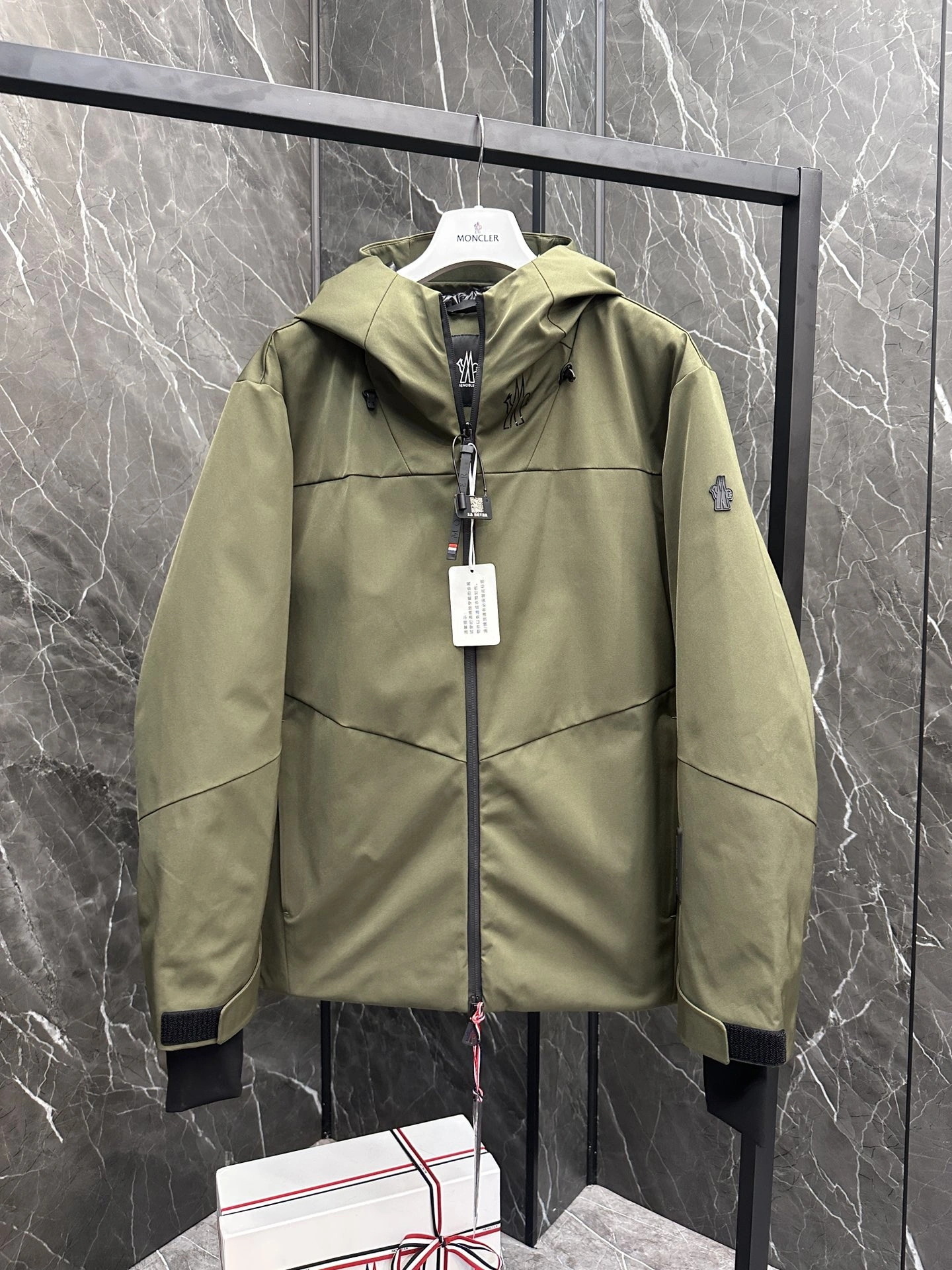 Moncler Down Jackets TimelessDesign 145713