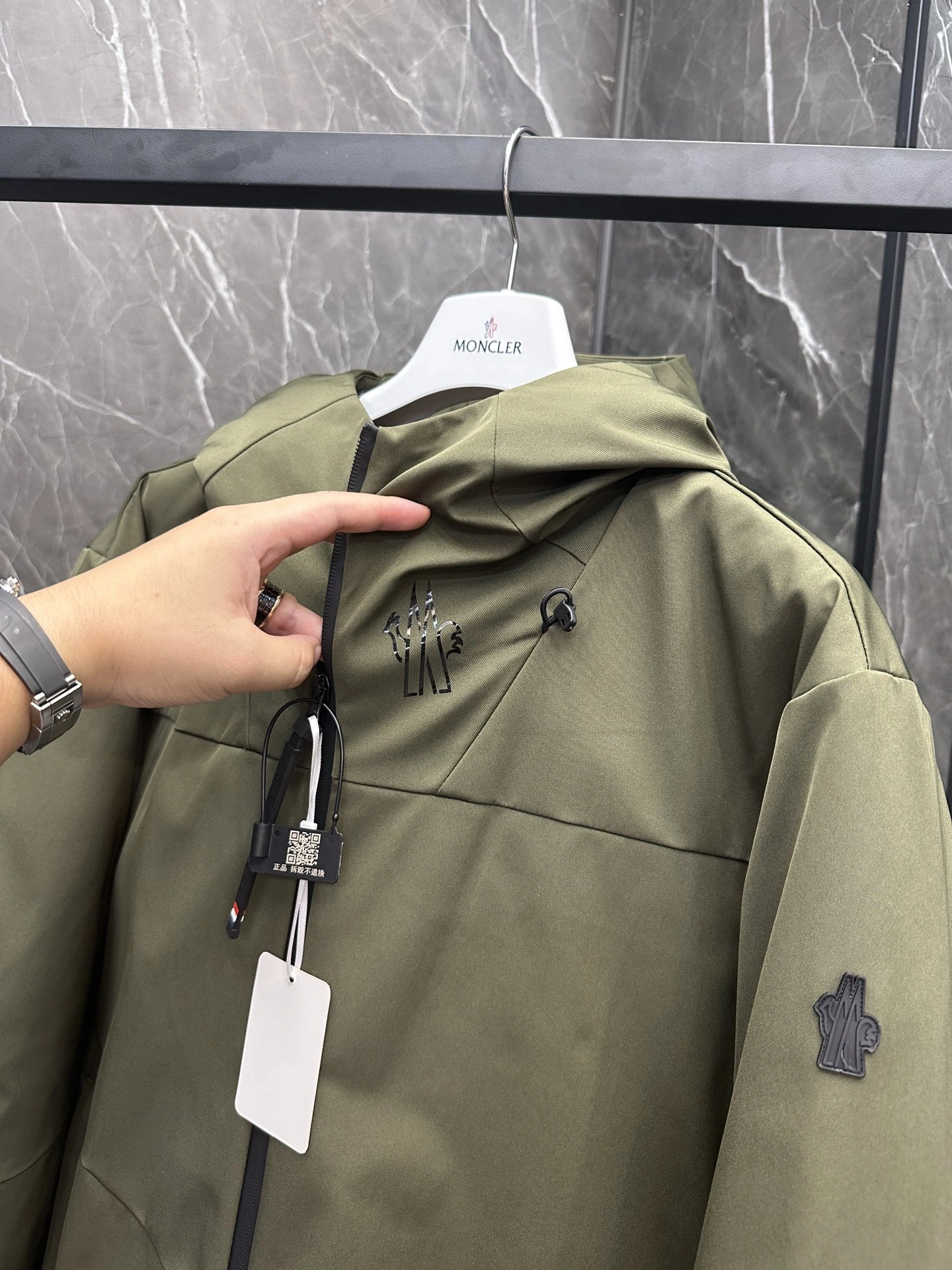 Moncler Down Jackets TimelessDesign 145713