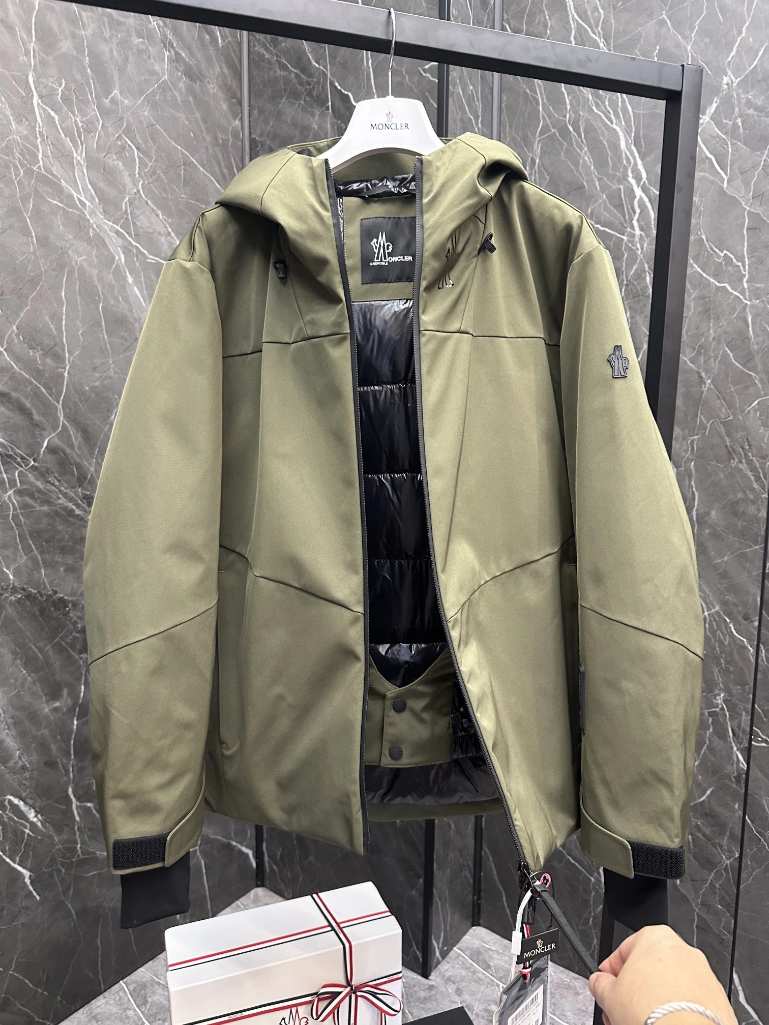 Moncler Down Jackets TimelessDesign 145713
