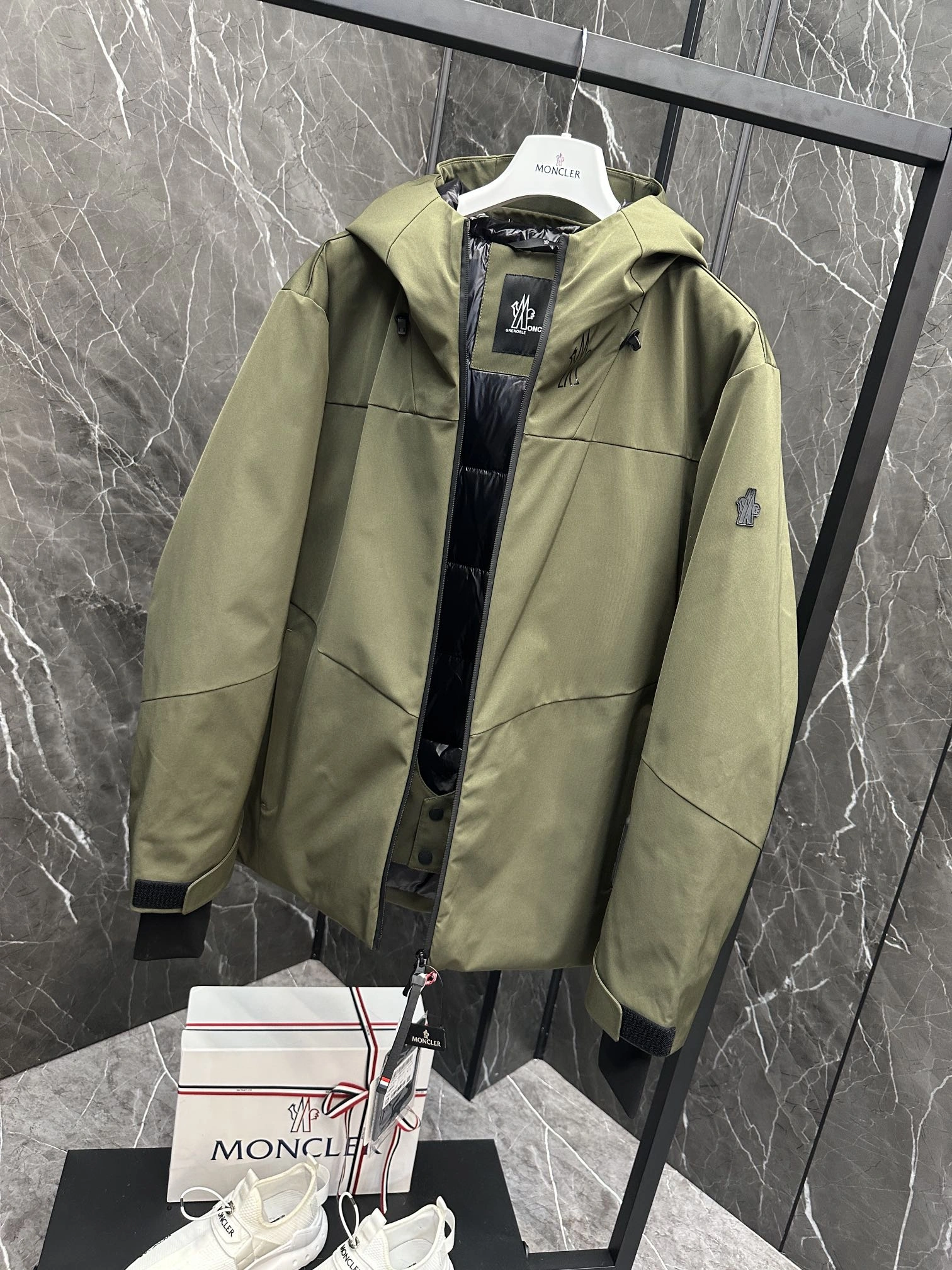 Moncler Down Jackets TimelessDesign 145713
