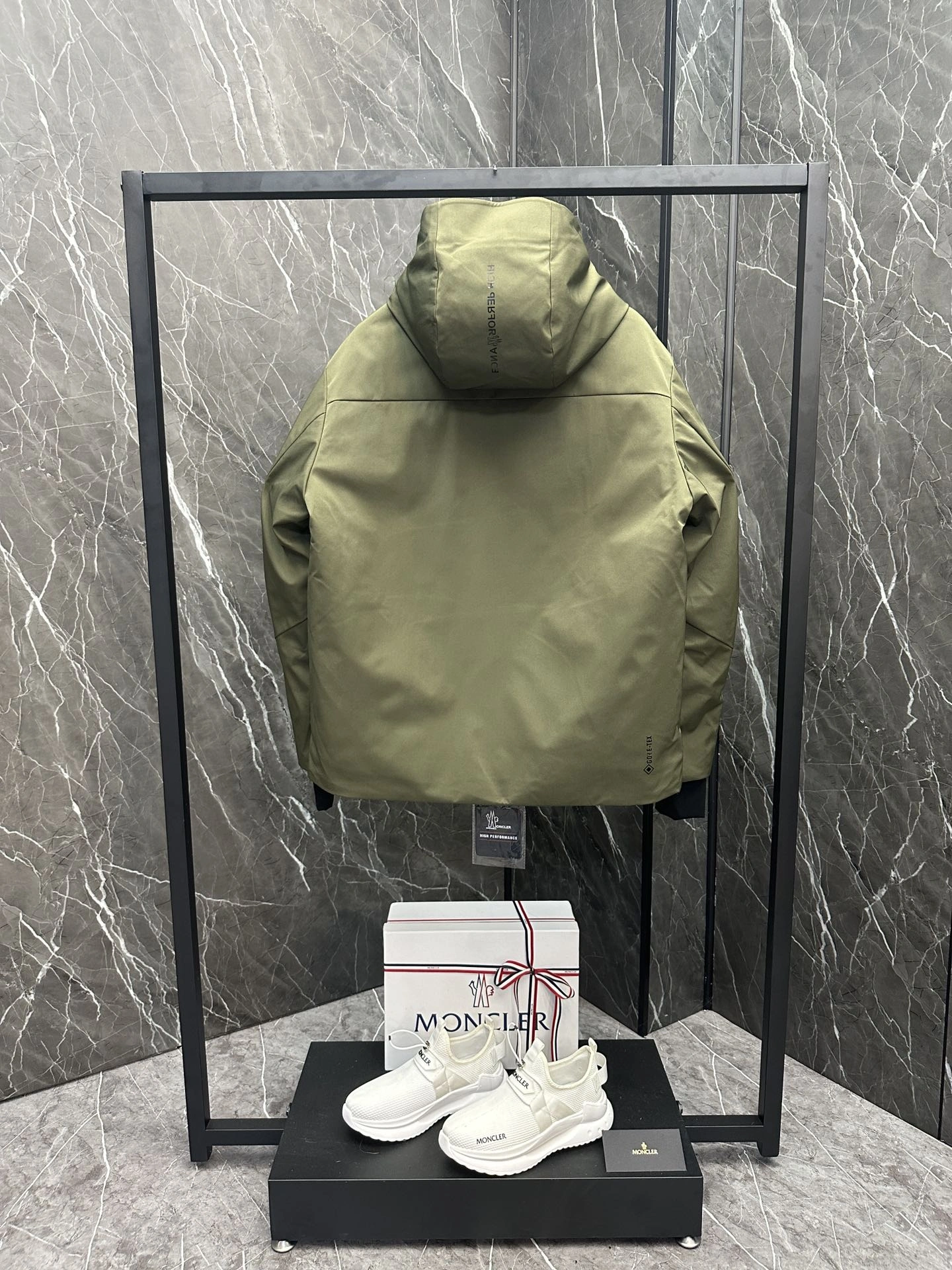 Moncler Down Jackets TimelessDesign 145713