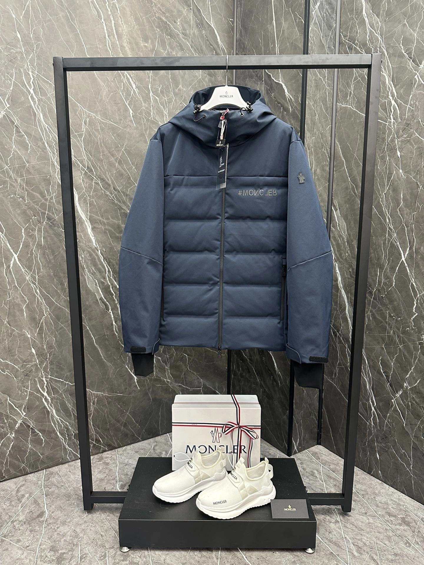 Moncler Down Jackets Bright 145708