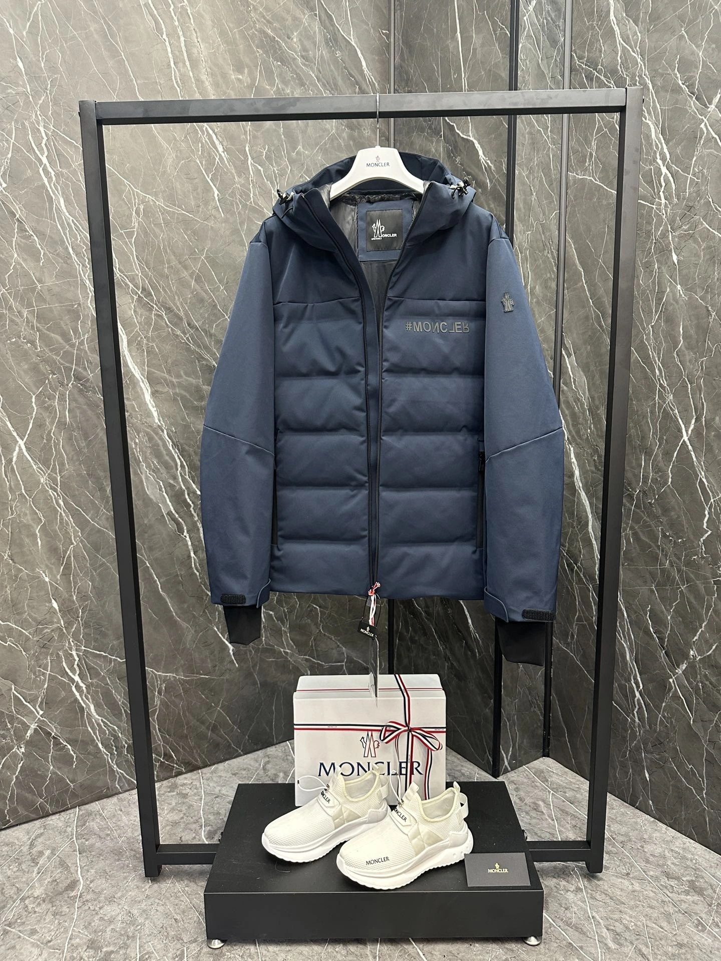 Moncler Down Jackets Bright 145708