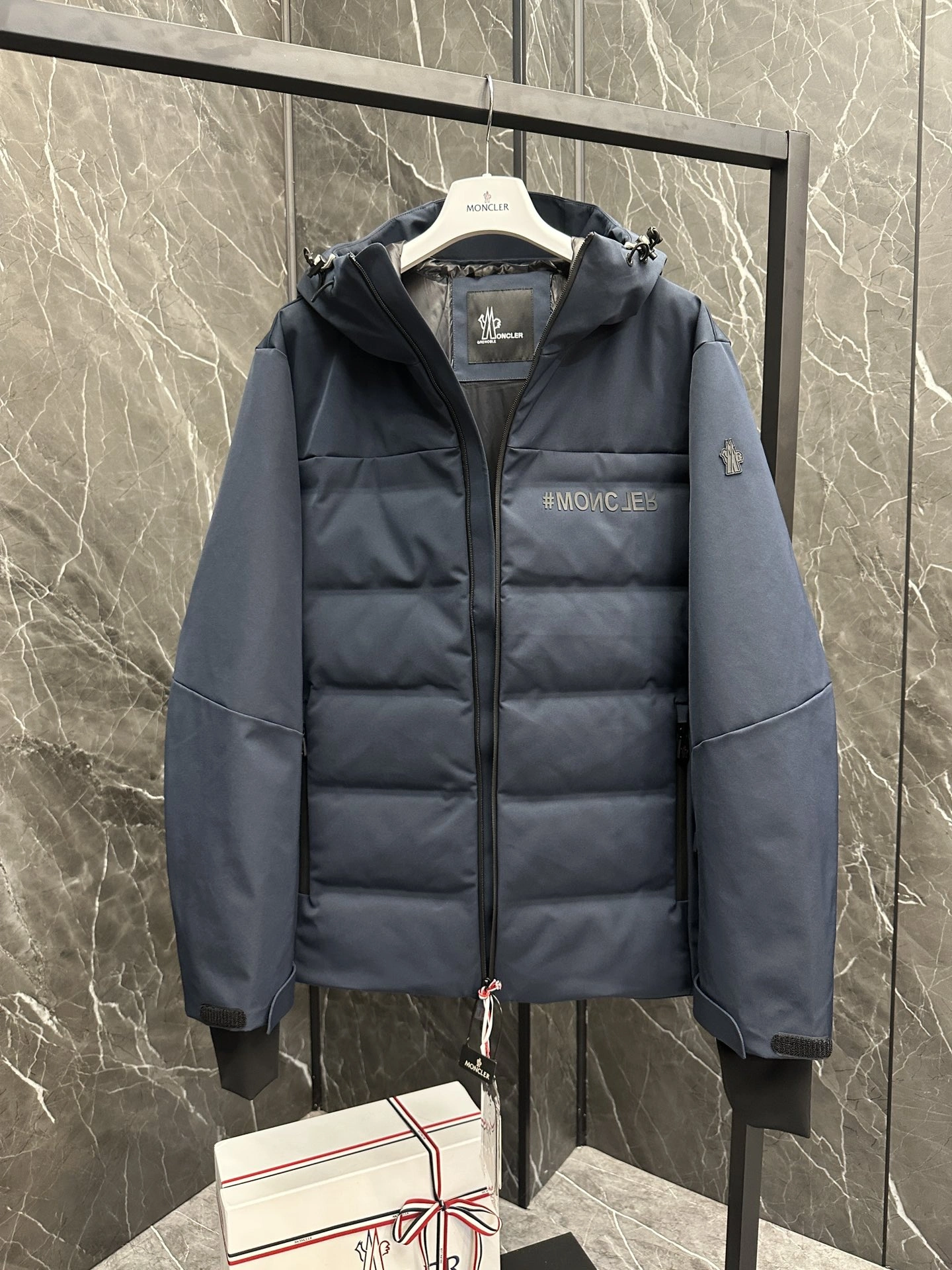 Moncler Down Jackets Bright 145708
