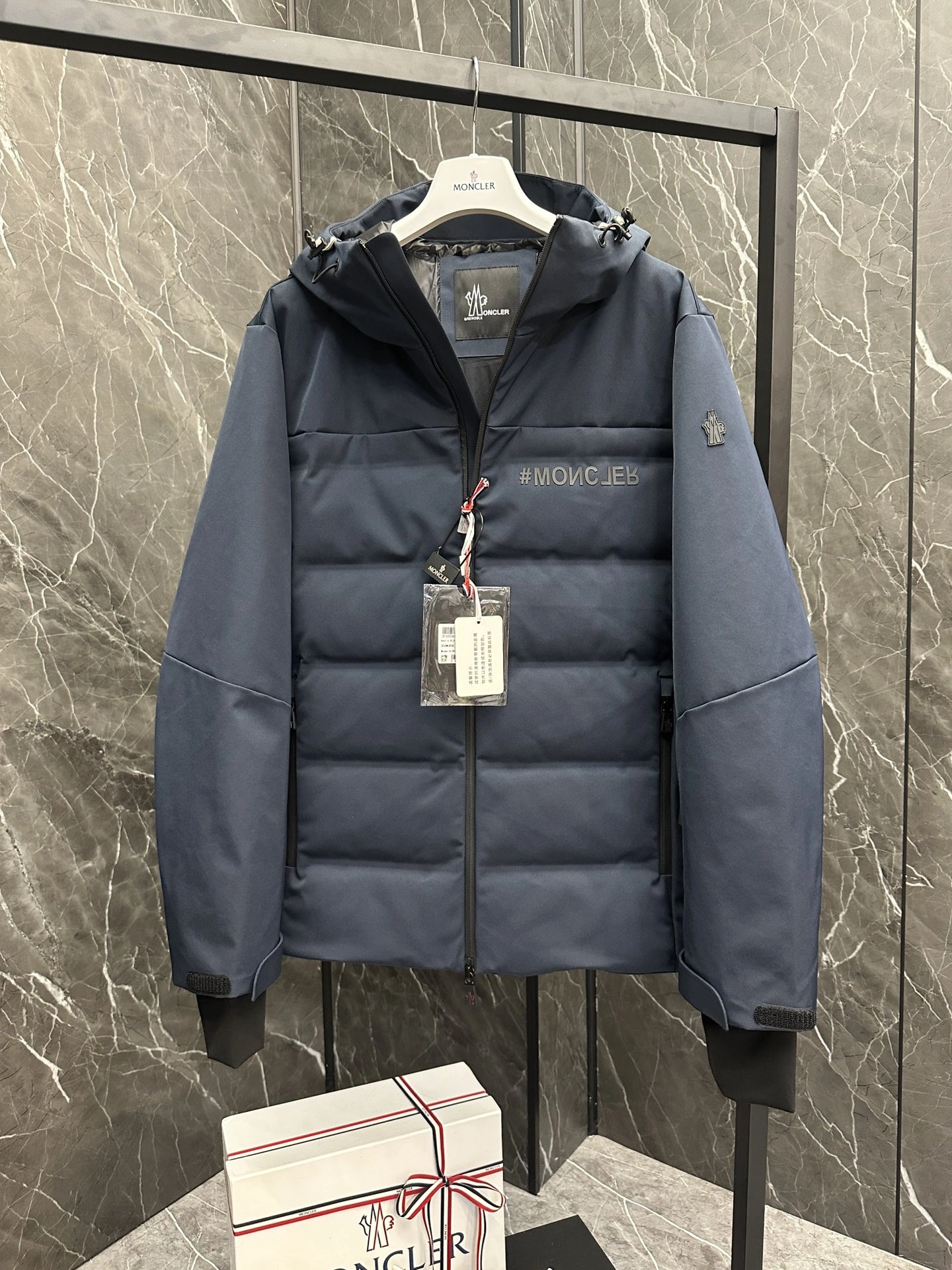 Moncler Down Jackets Bright 145708
