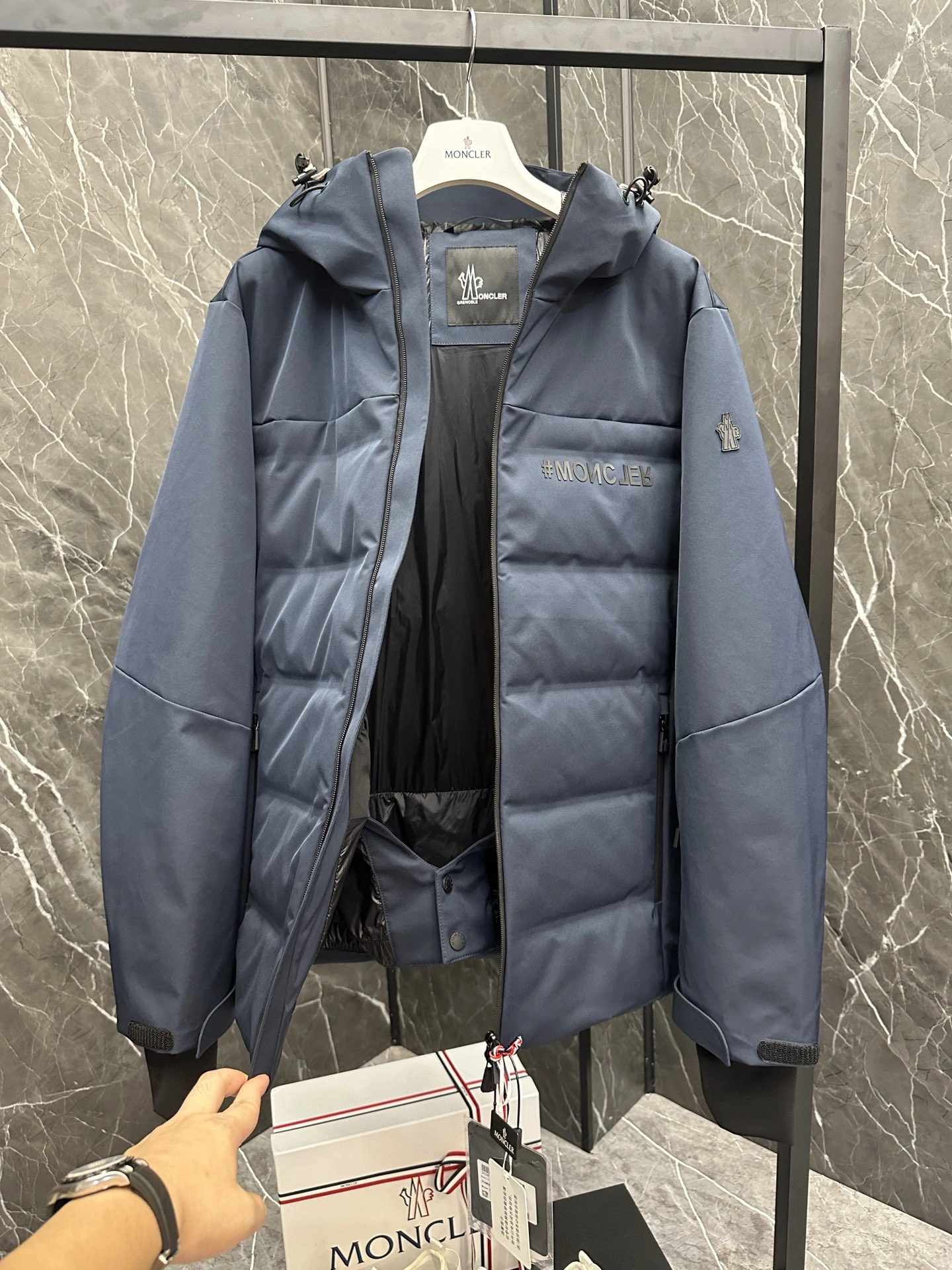 Moncler Down Jackets Bright 145708