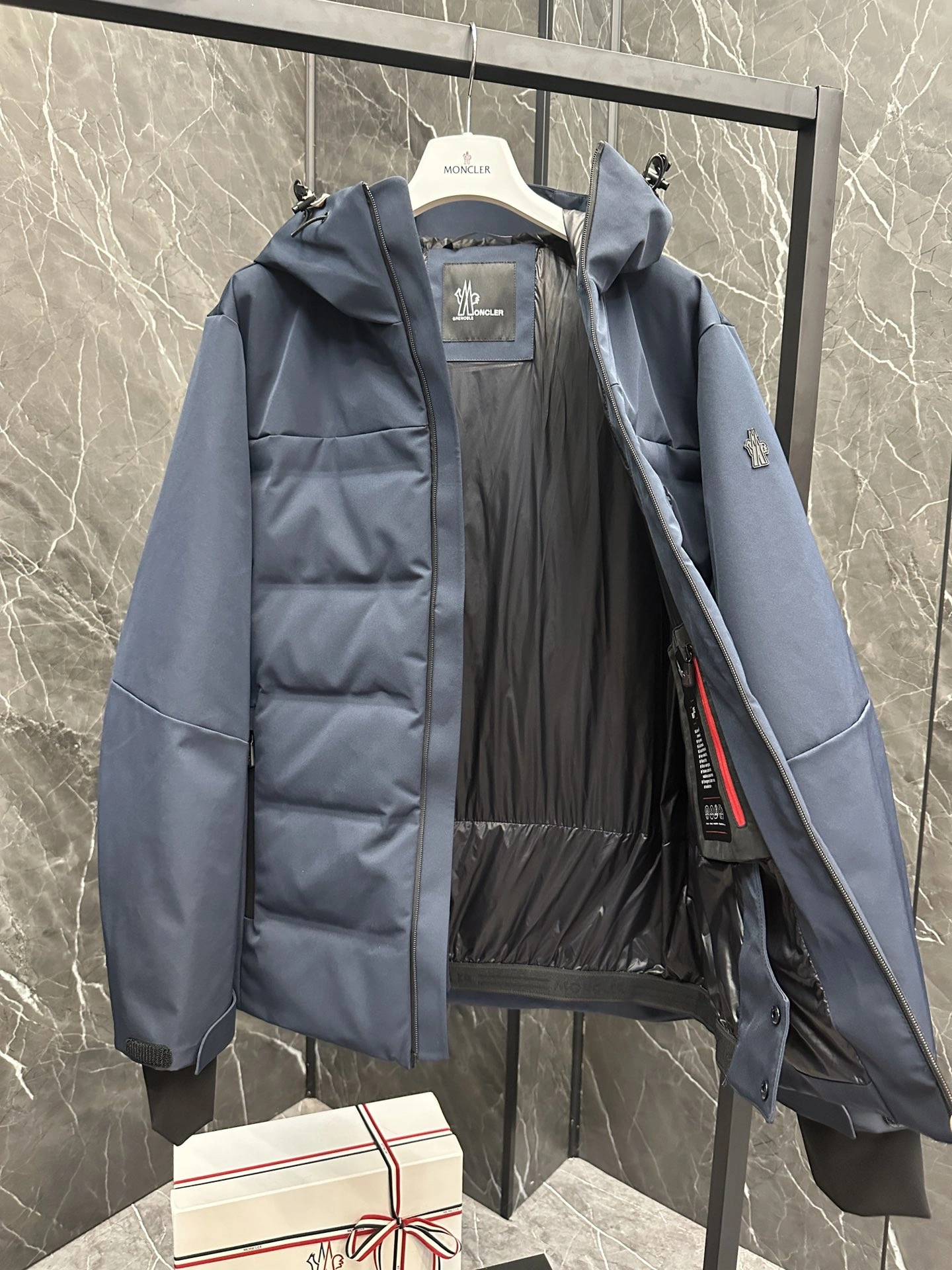 Moncler Down Jackets Bright 145708