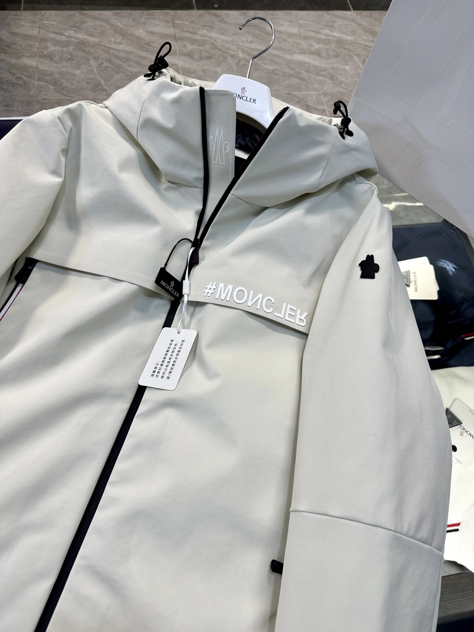 Snug Moncler Down Jackets 145693