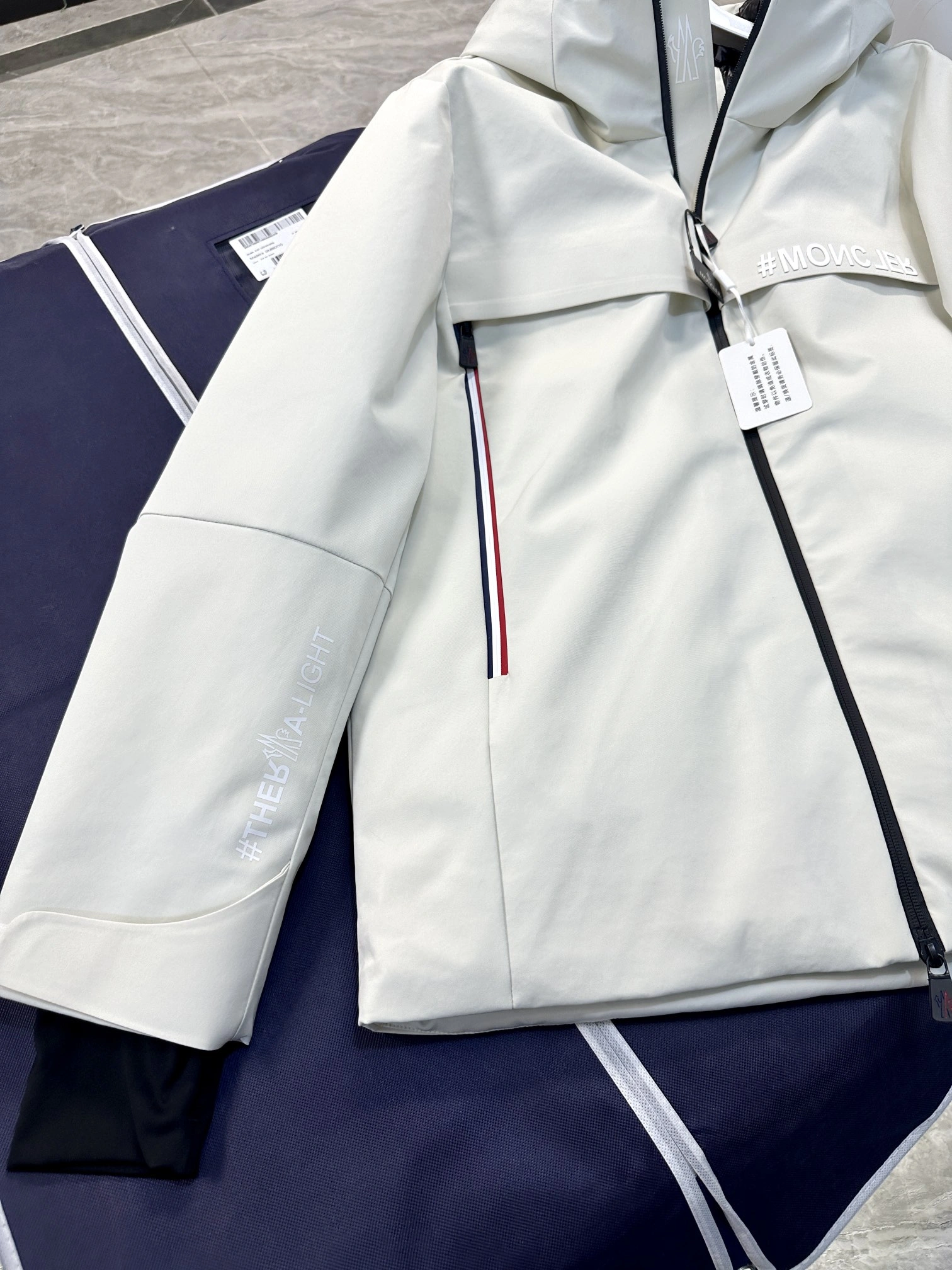 Snug Moncler Down Jackets 145693