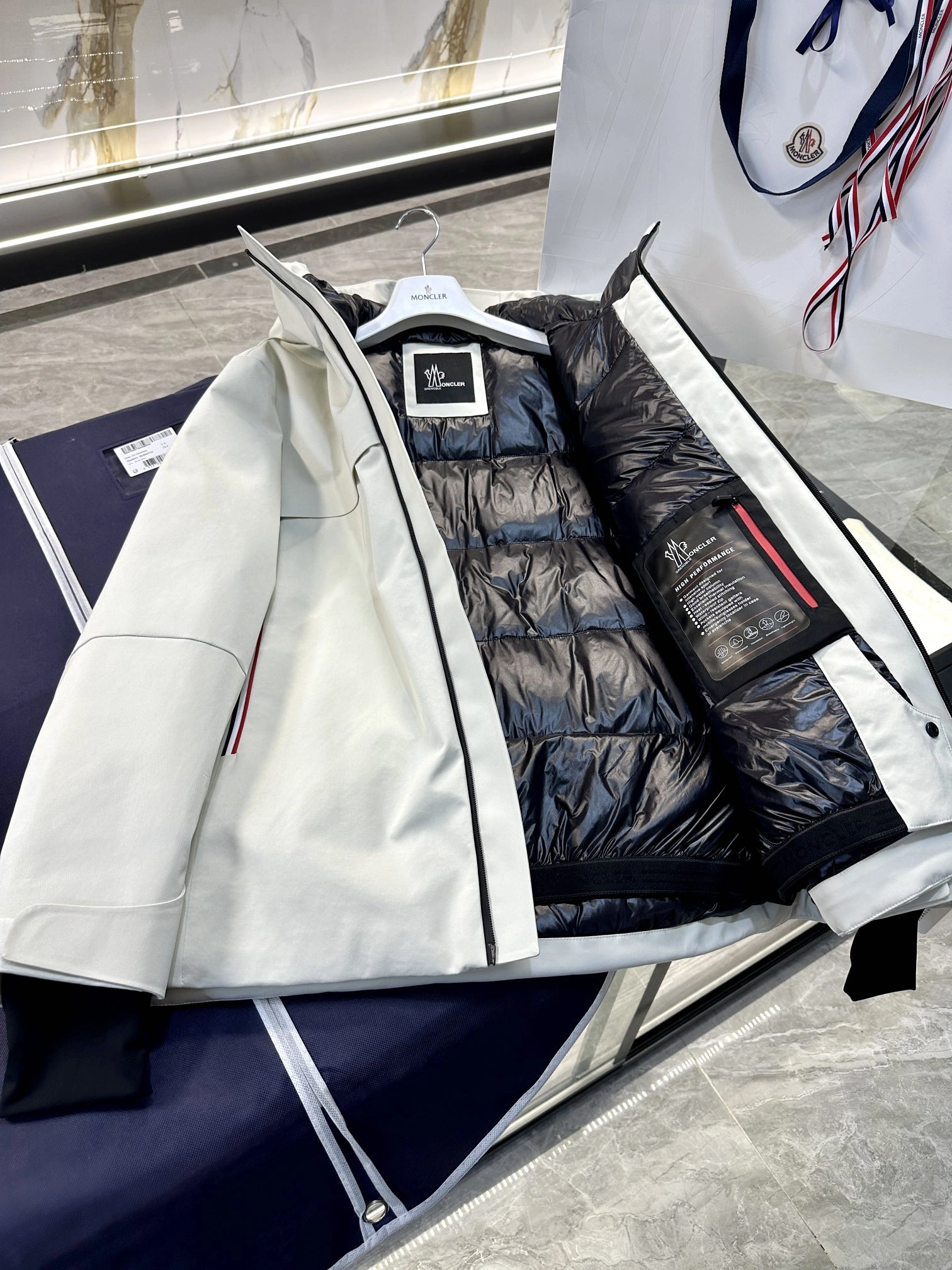 Snug Moncler Down Jackets 145693