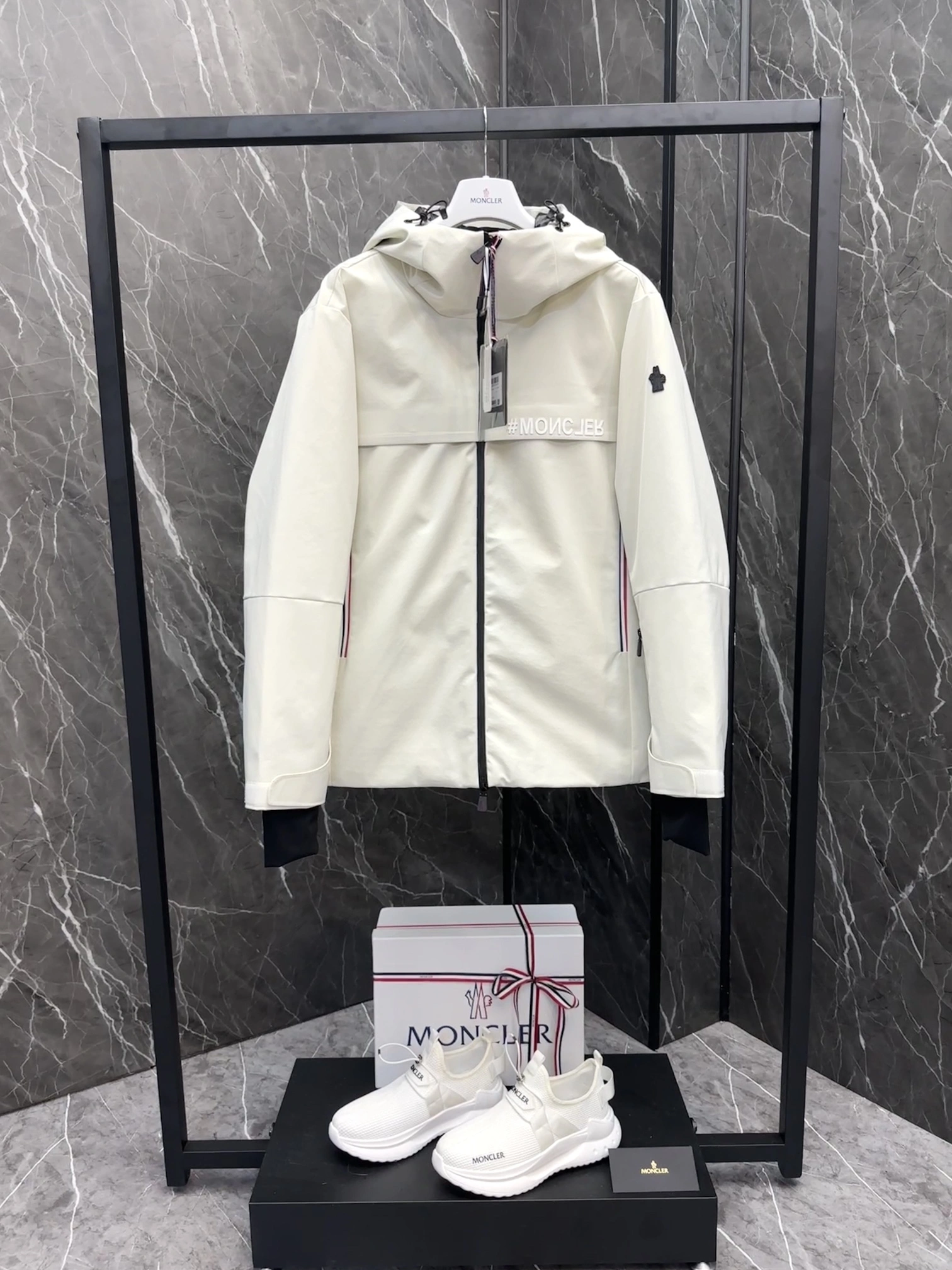 Modern Moncler Down Jackets 145722
