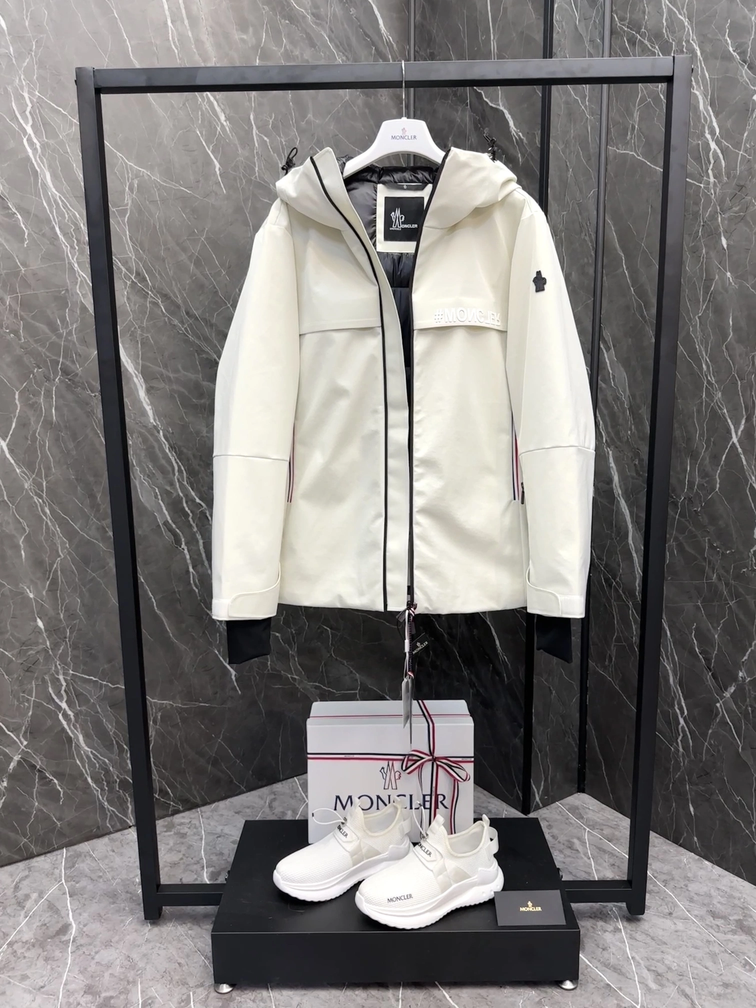 Modern Moncler Down Jackets 145722