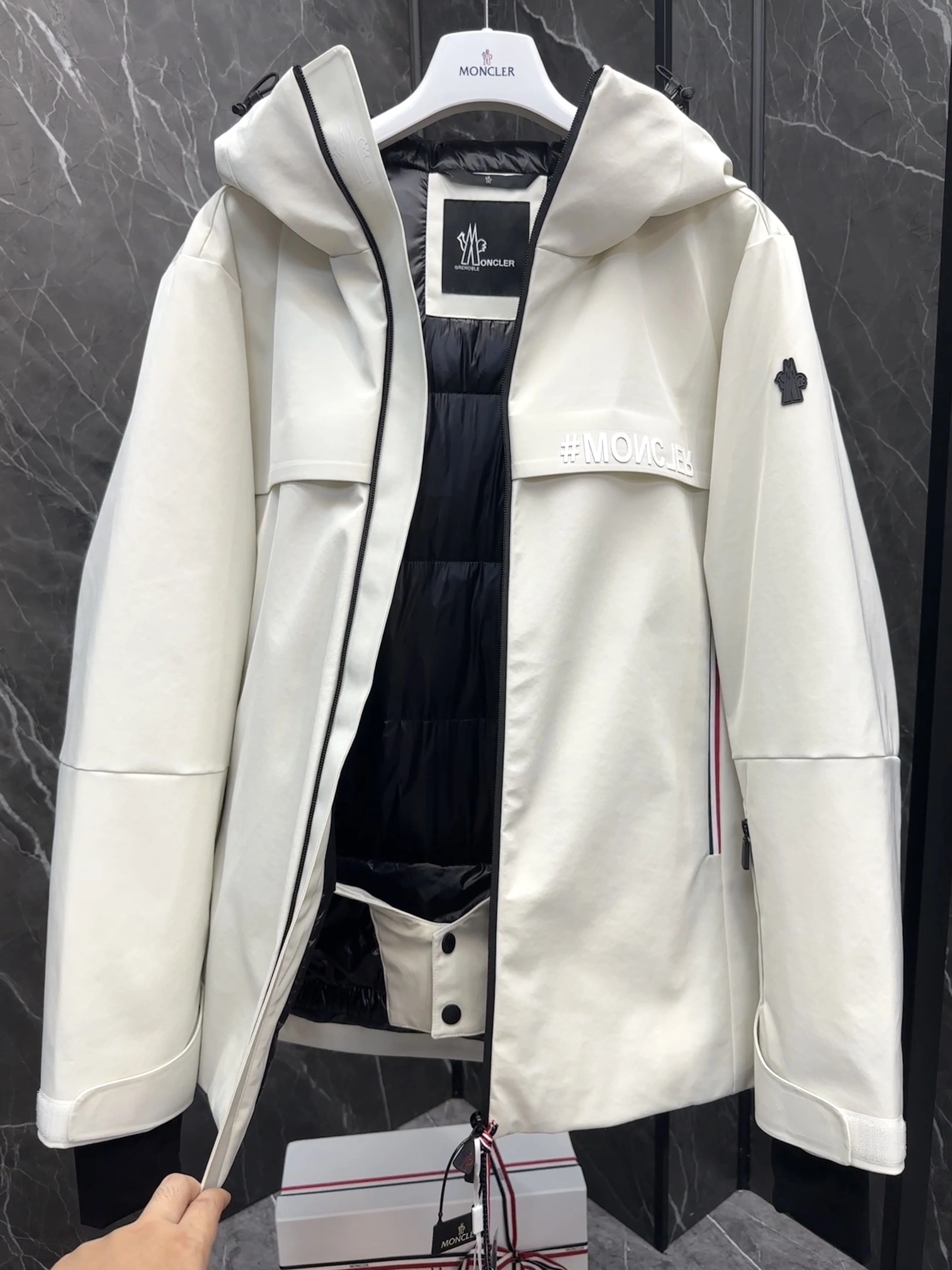 Modern Moncler Down Jackets 145722