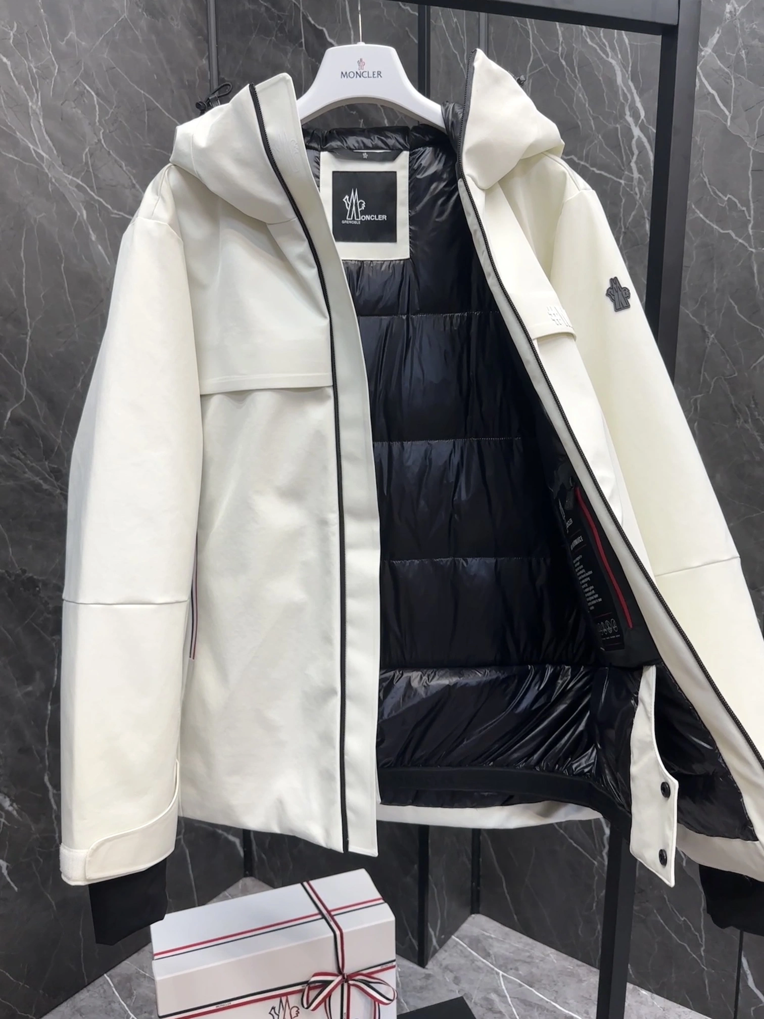 Modern Moncler Down Jackets 145722