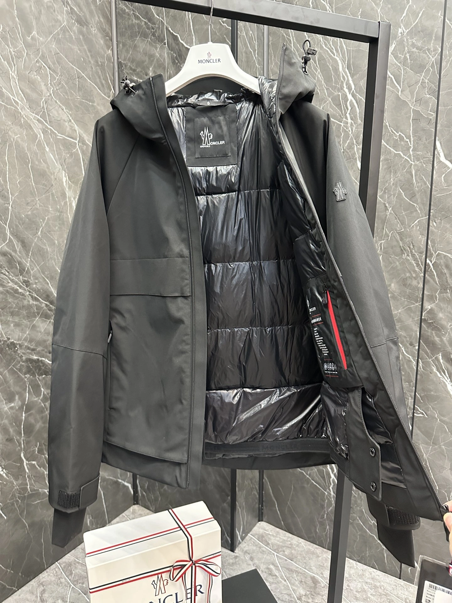Unisex Moncler Down Jackets 145692
