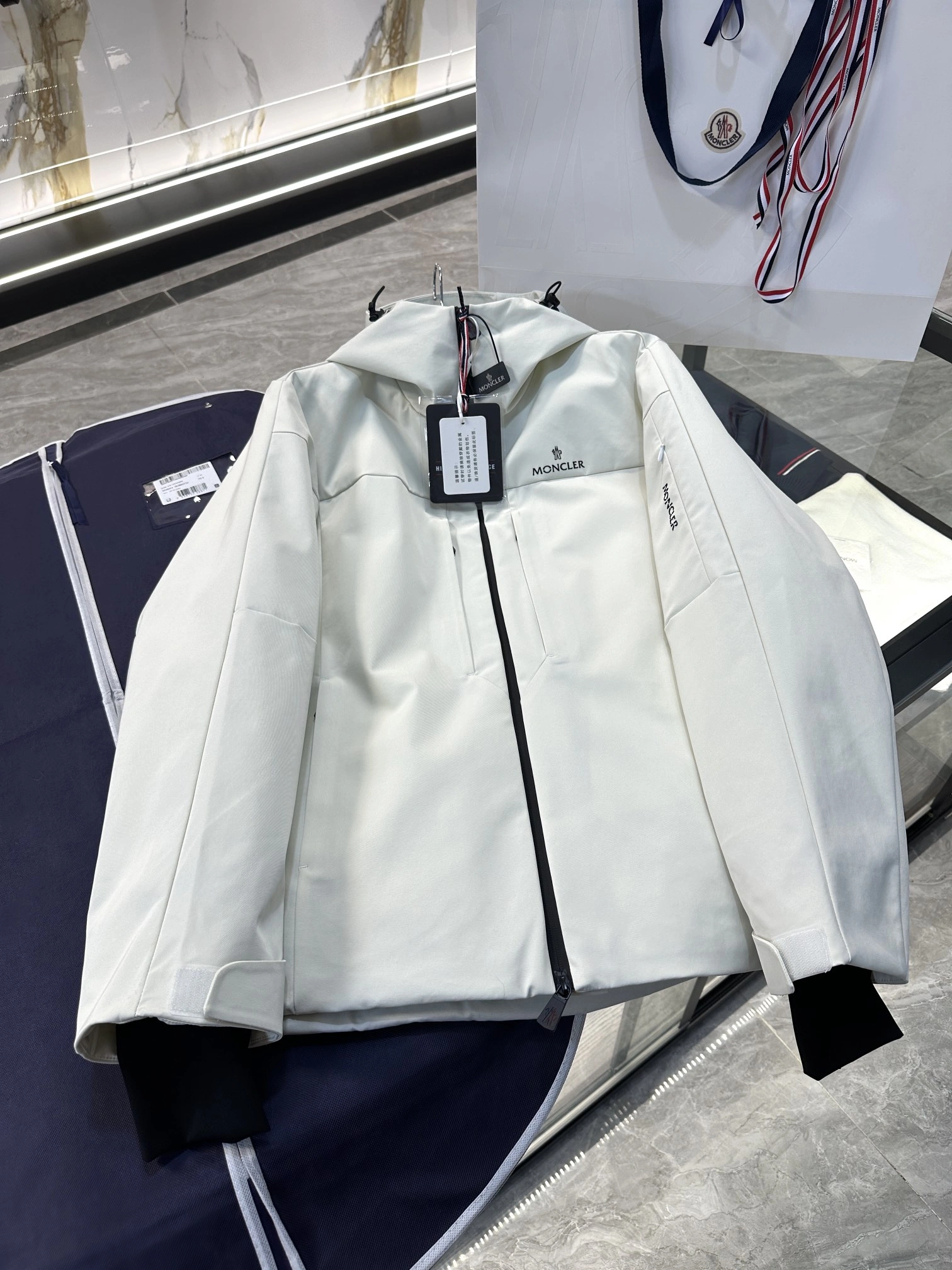 Moncler Down Jackets Breathable 145699