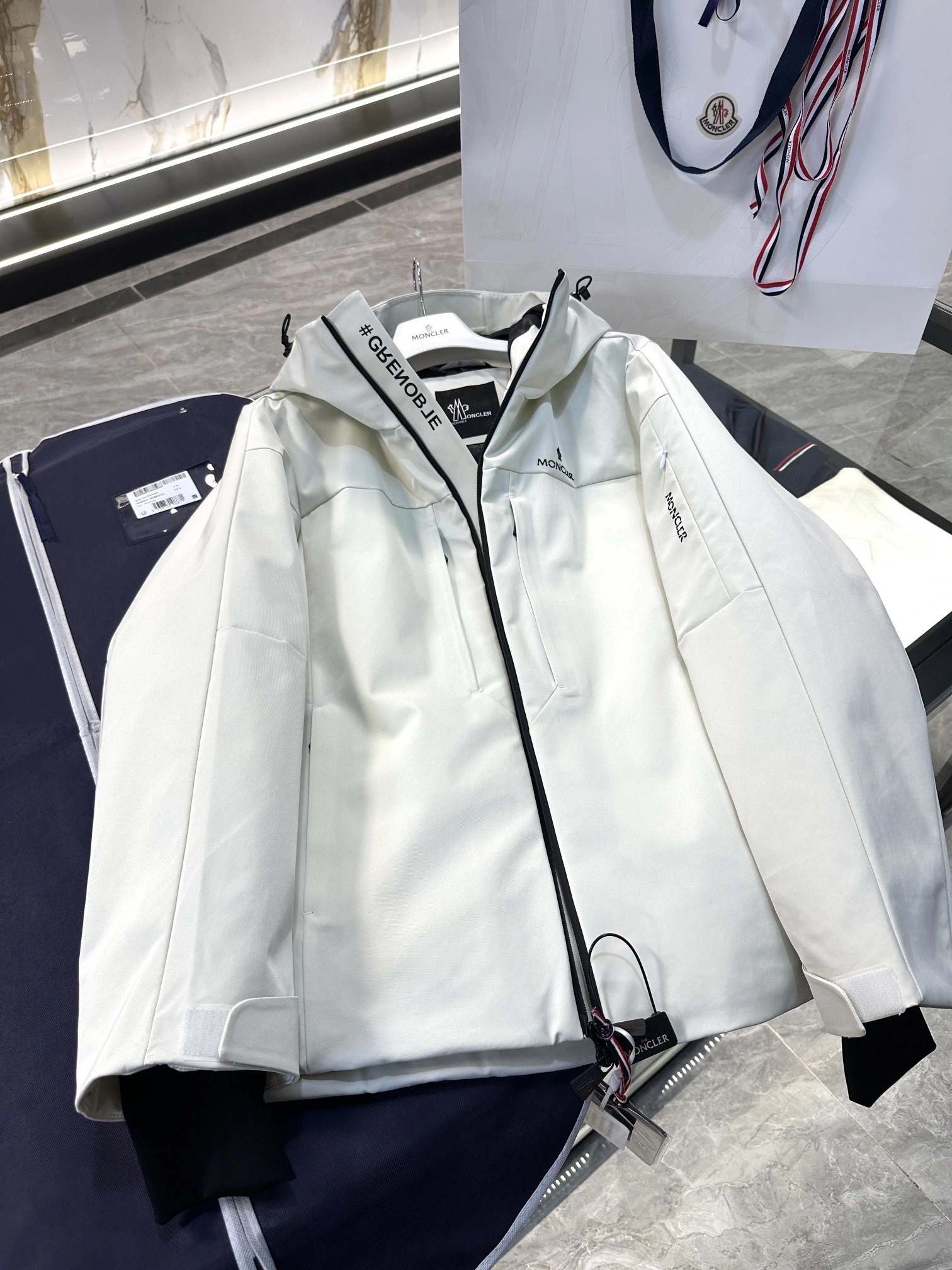Moncler Down Jackets Breathable 145699