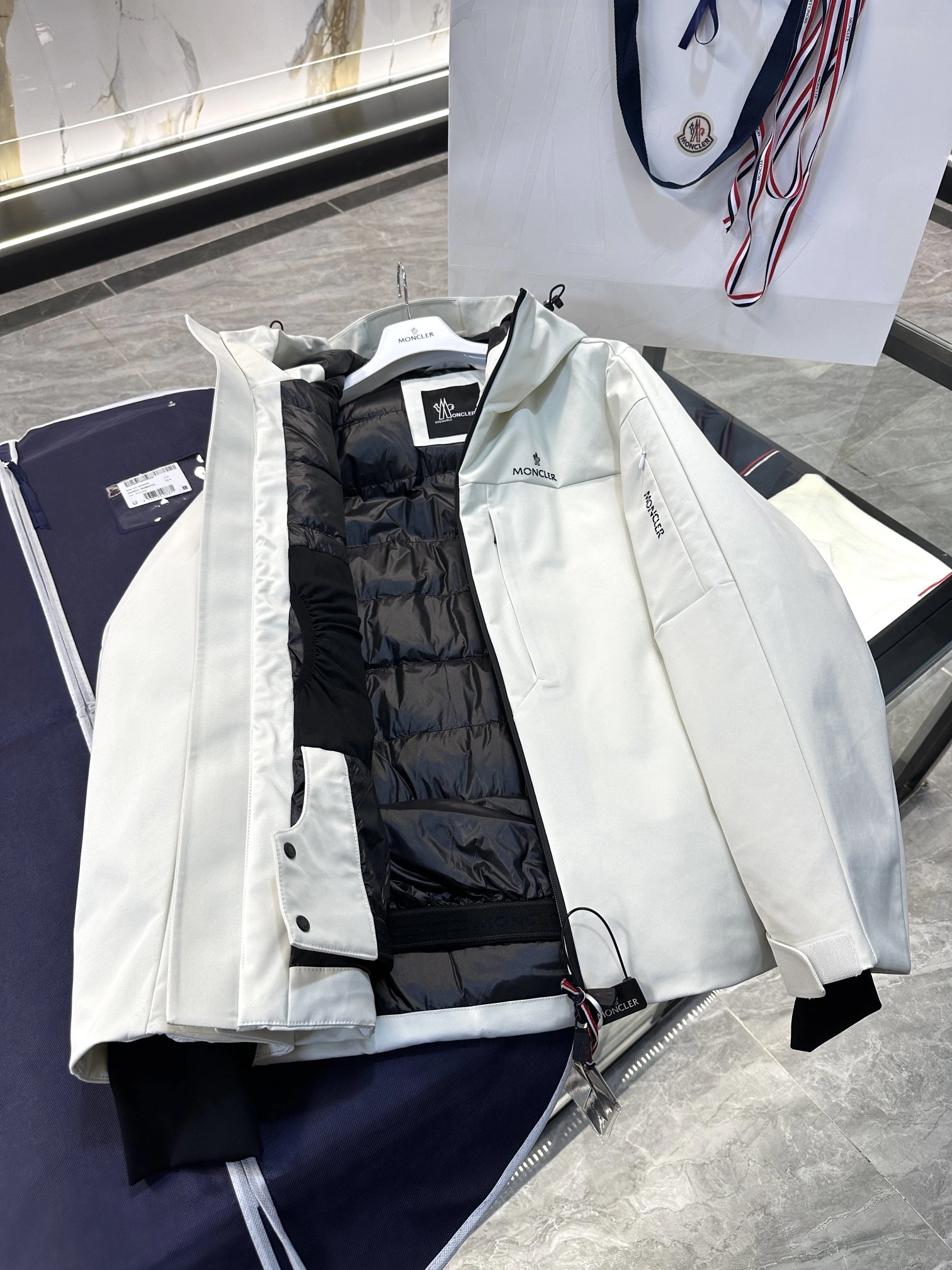 Moncler Down Jackets Breathable 145699