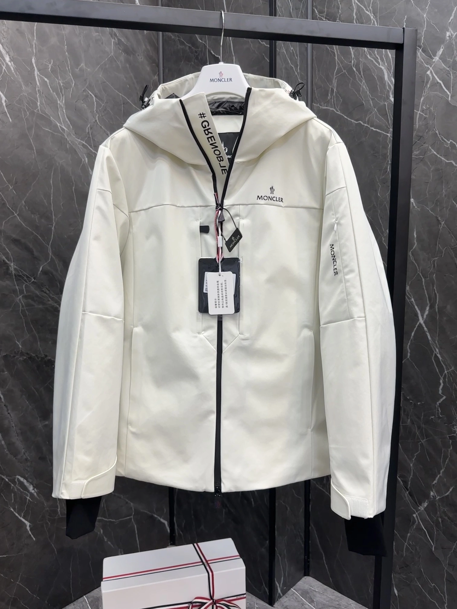 Moncler Down Jackets Lightweight 145689