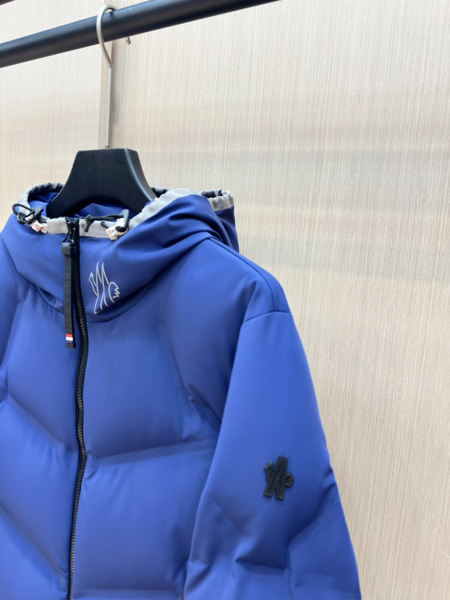 Moncler Down Jackets Minimalist 145686